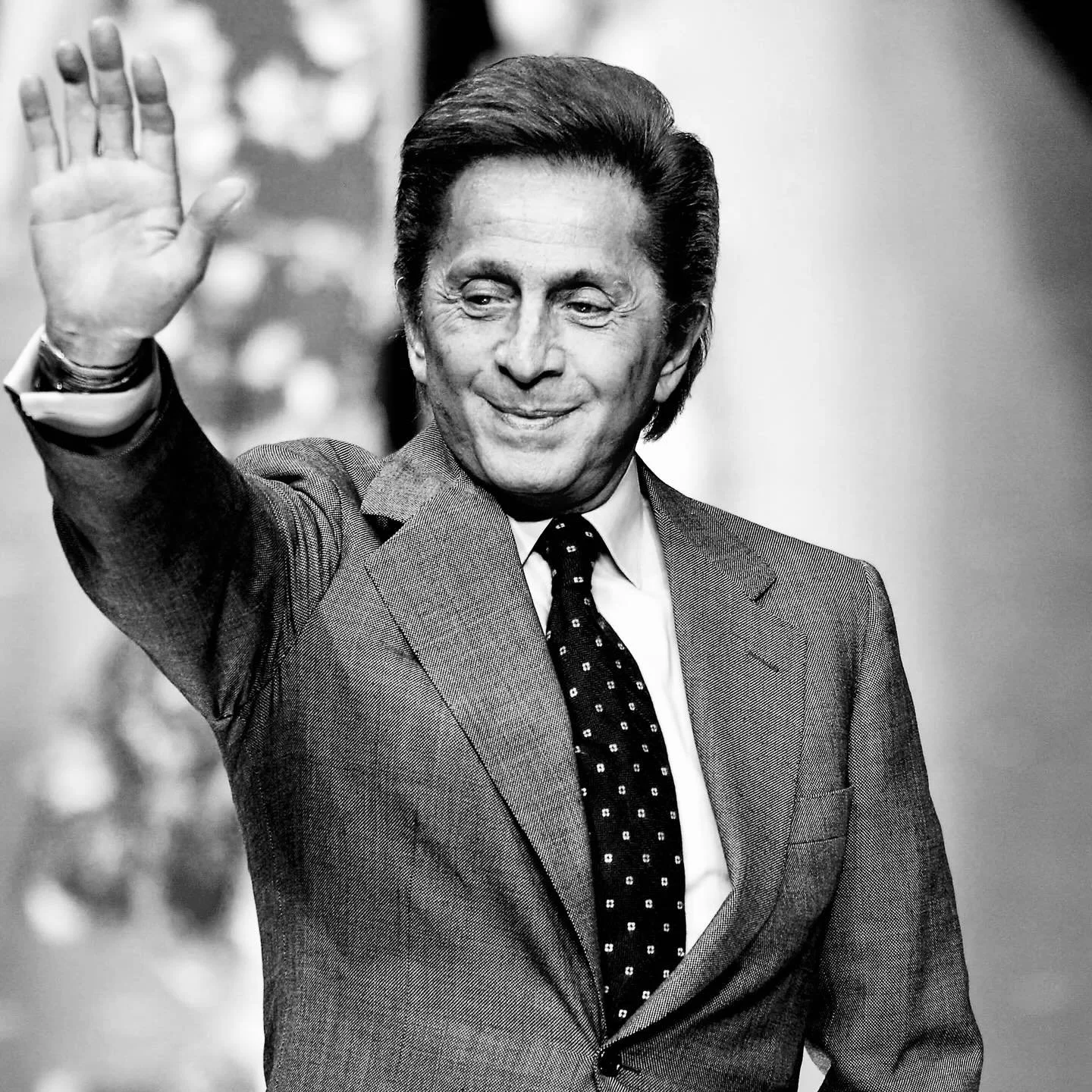 Addio a Valentino Garavani, Imperatore della moda e Maestro dell&rsquo;eleganza che ha impresso nella storia un linguaggio unico di bellezza e sartorialit&agrave;. 🖤

Il Rosso Valentino, suo emblema assoluto, rimane un simbolo eterno di visione, rig