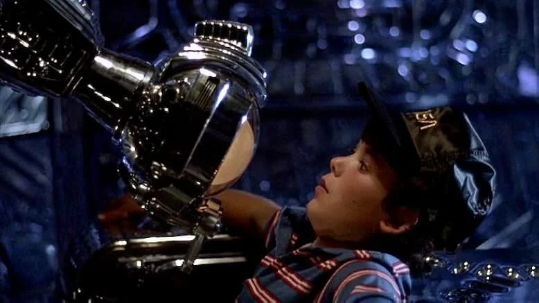 Paul Reubens and Joey Cramer in Flight of the Navigator (1986)