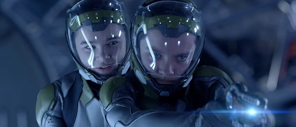 Asa Butterfield and Hailee Steinfeld in Ender's Game (2013)