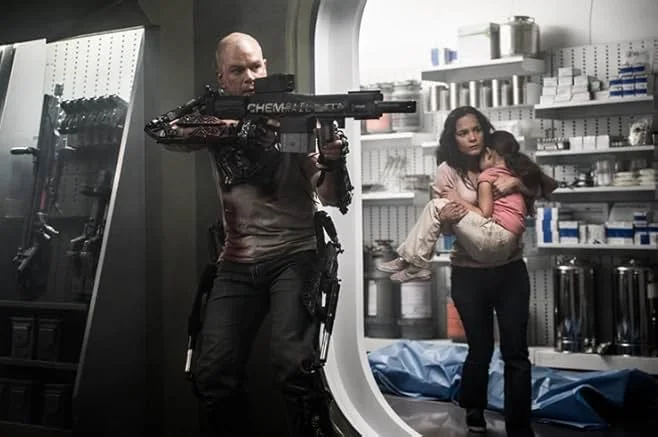 Matt Damon, Alice Braga, and Emma Tremblay in Elysium (2013)