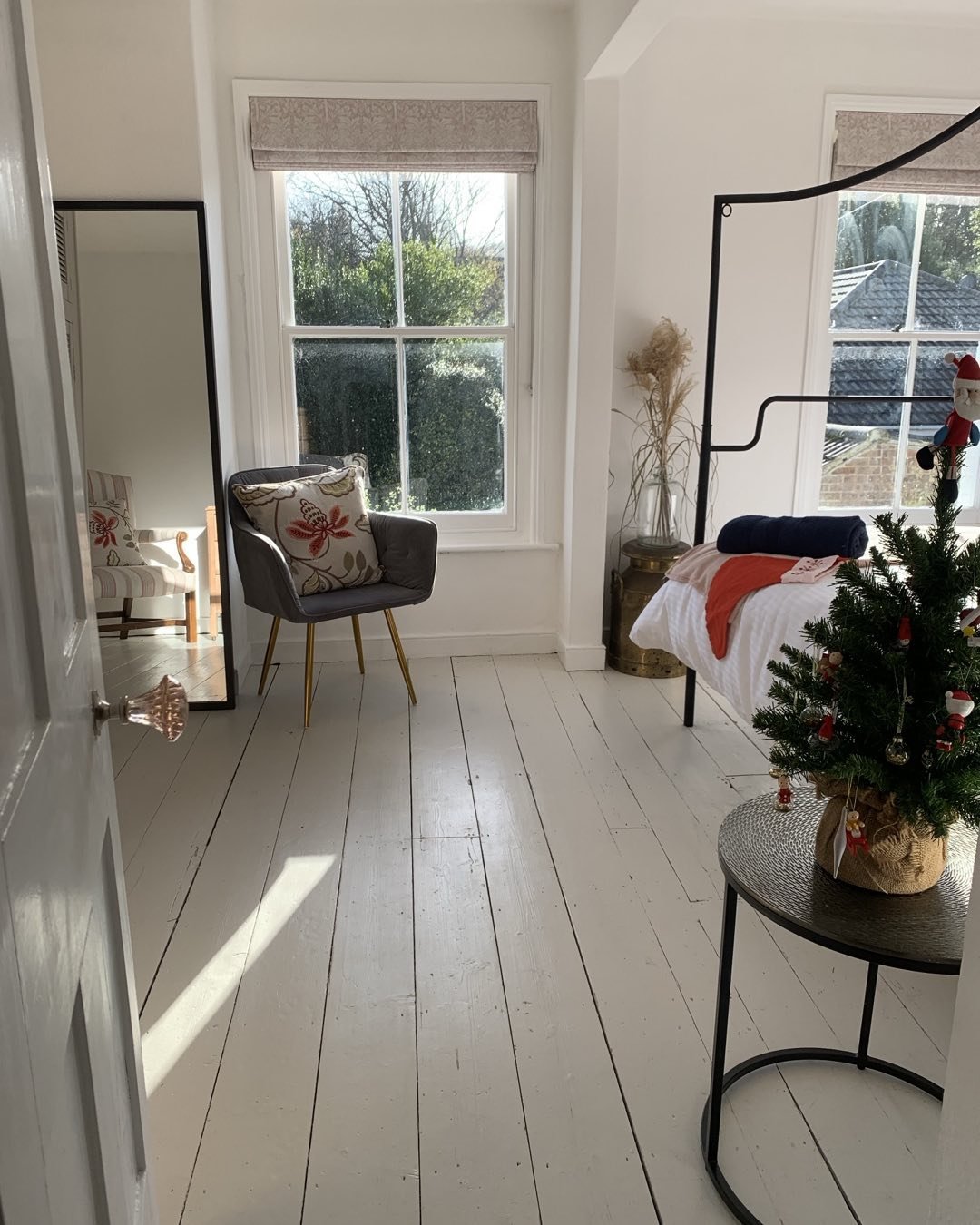 Getting ready for Christmas at Woodville 🎄💛 https://www.woodville-isleofwight.co.uk