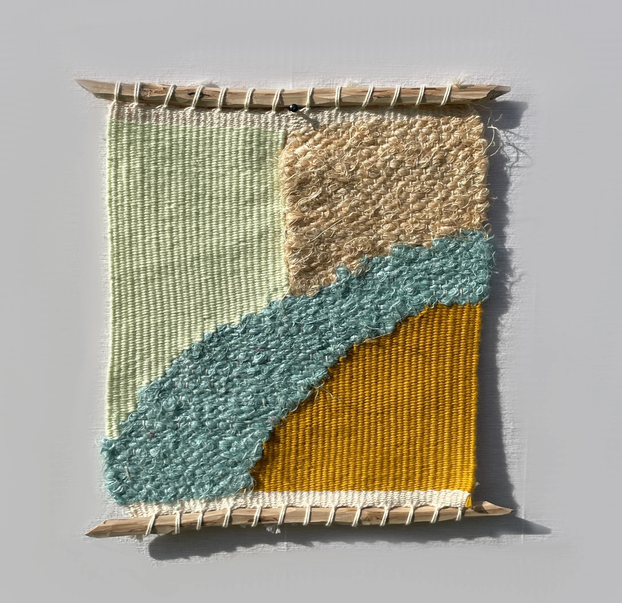 splash, 2023.
18 x 21 cm.
Recycelte Baumwolle, recyceltes Leinen, Fundast.
