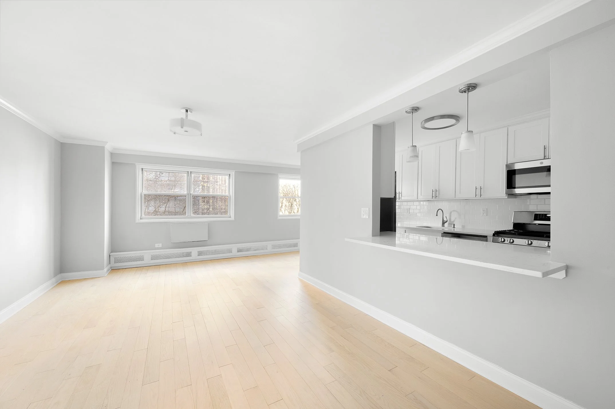  
 122 Ashland Pl, #12L  
Downtown Brooklyn  
2 Beds | 2 Baths 
$999,000
 