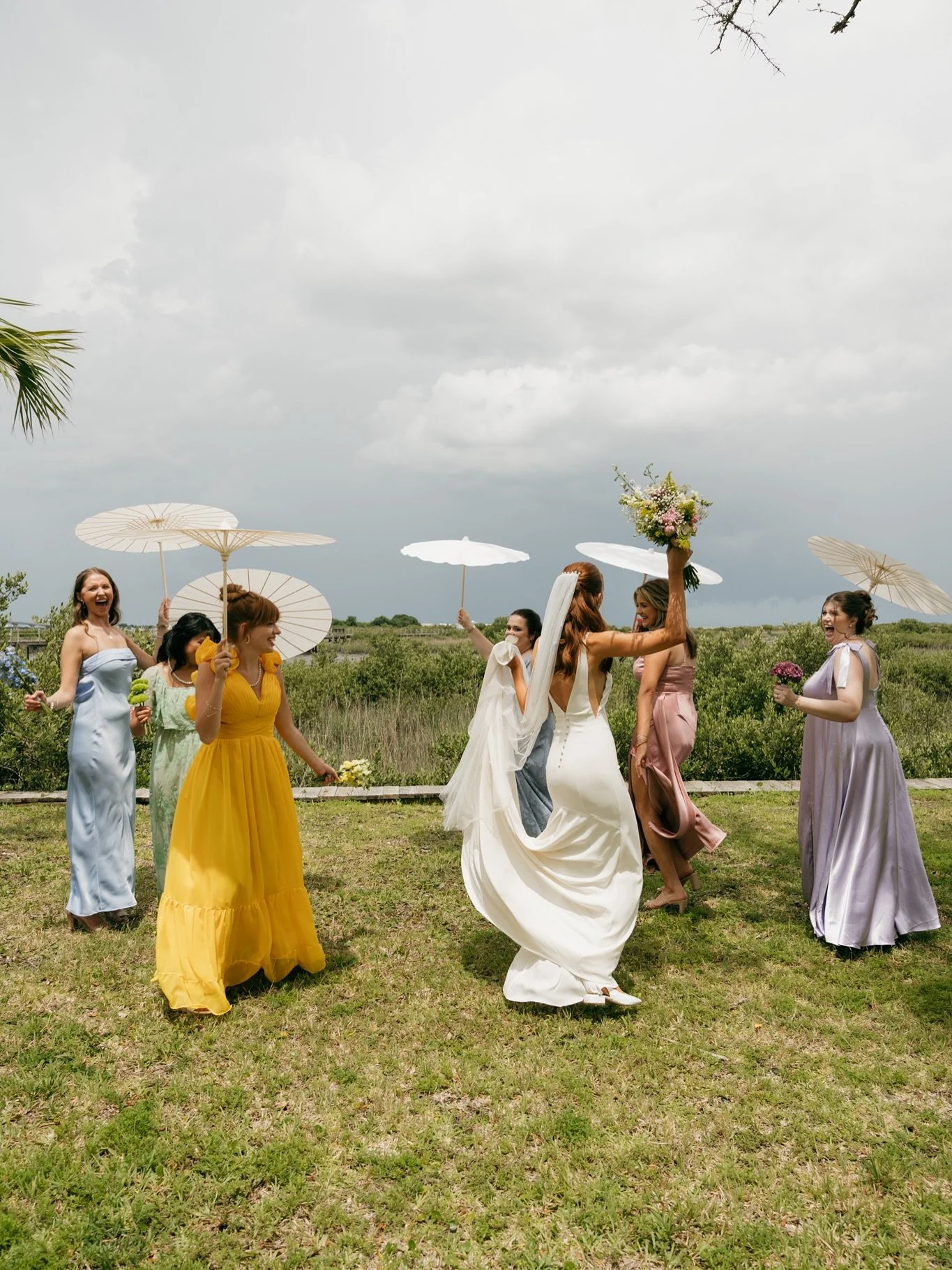 she&rsquo;s like a rainbow, colors everywhere ✨
.
.
.
🏷️:
venue: @foyflorida 
planning: @maggiejaneevents 
photo: @savannahsladephotography 
florals: @wreathsbylee 
catering: @tacolujaxbeach 
rentals: @stjohnsilluminations 

#weddingceremony #coasta