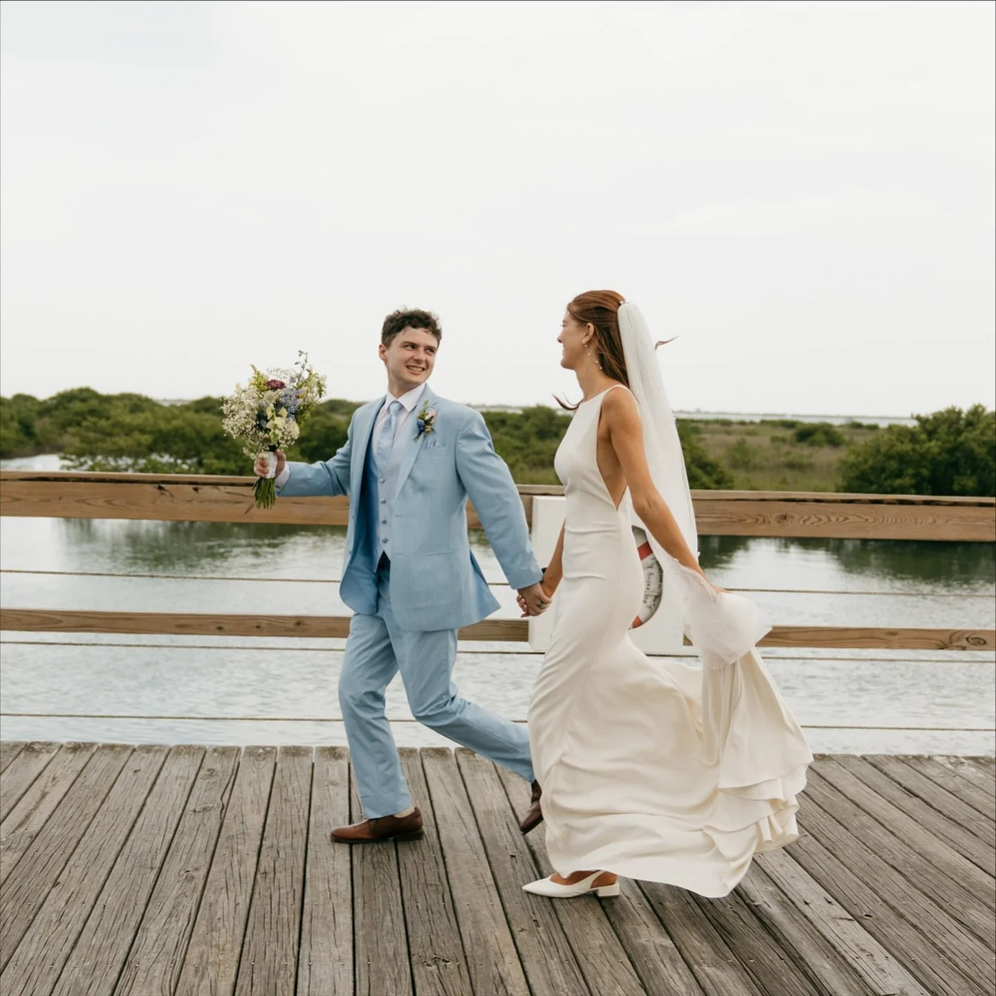 Effortless love, captured. 

@savannahsladephotography captured the most incredible shots of Kathleen and Grayson on the St Augustine coast. Being yourself and trusting your photographer are the BEST ways to achieve an effortlessly gorgeous wedding g