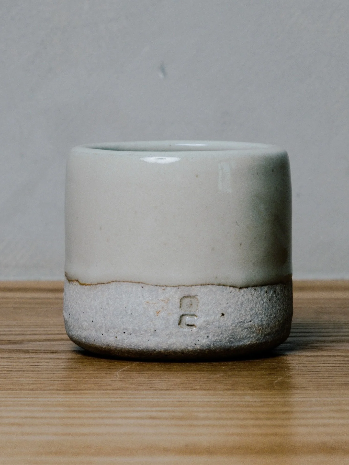 Forgot to share these cups I was able to make for the @moducafe end-of-year team gifts! As the counterpart to the one-year anniversary cups, these perfectly encapsulate the milk cream that Modu is so well known for 🤍

Thank you @rox_david for captur