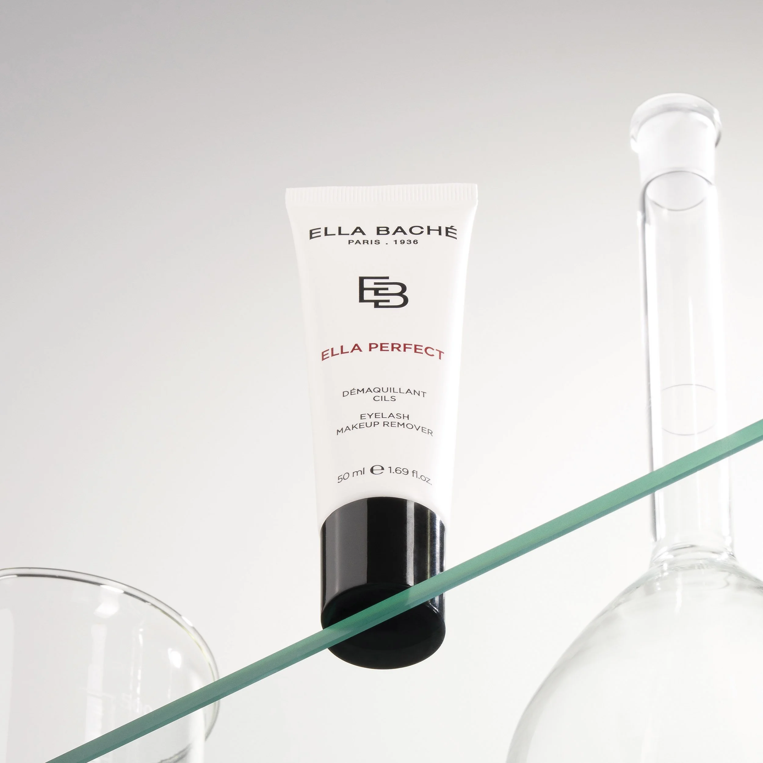 Ella Perfect -Demaquillant Cils Ambiance.jpg