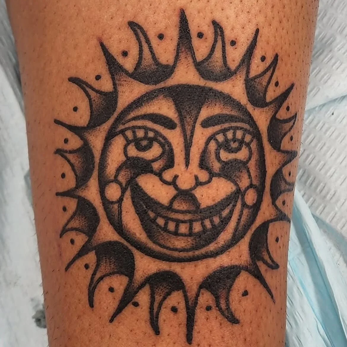 🌞Couple of recent tattoos by @rashadriddick Catch Rashad in the shop most days doing walk ins or contact @rashadriddick directly to book! 🌞 all styles welcomed!
❤️&zwj;🔥247 Wilson Avenue Brooklyn NY 
🚗 Lots of free street parking 
🚂J,M,L trains 