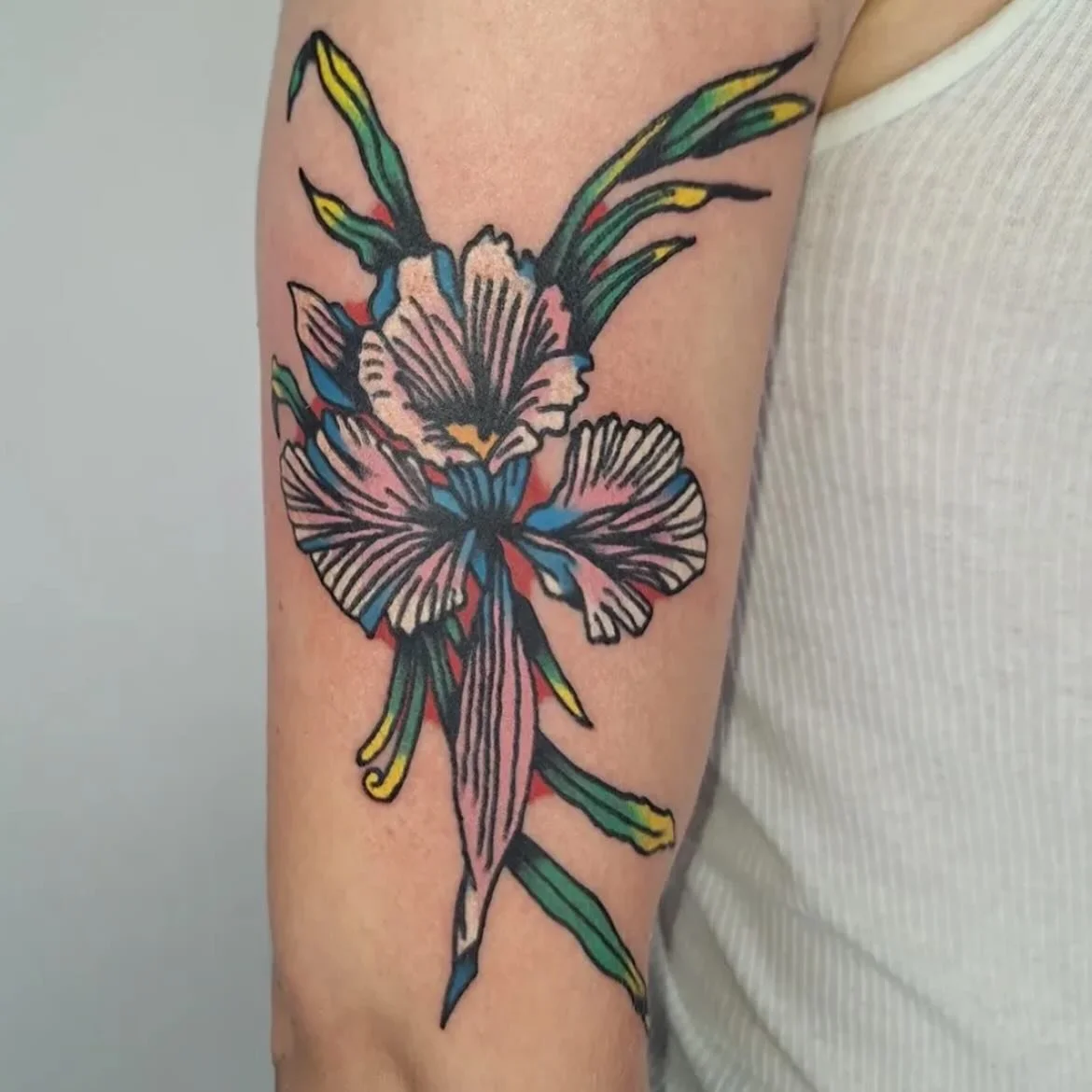🌸couple recent florals by @shaky__j 🌸 so many ways to book or just walk-in! 
🌻247 Wilson Ave Brooklyn Ny
🌷718-344-4711 
J is in the shop Friday-Tuesdays !
🥀 come peruse thousands of flash or bring your own design!