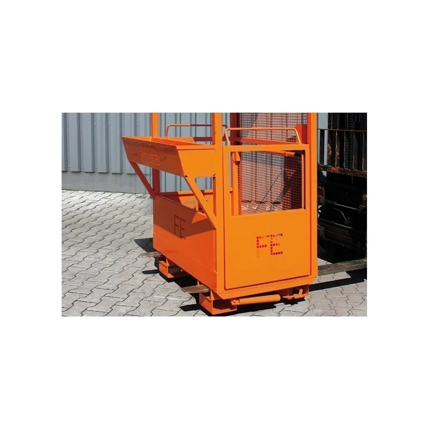 Eichinger work platform that is suitable for cranes and forklifts. It is being lifted off of the ground by a forklift. The scale is 1:1