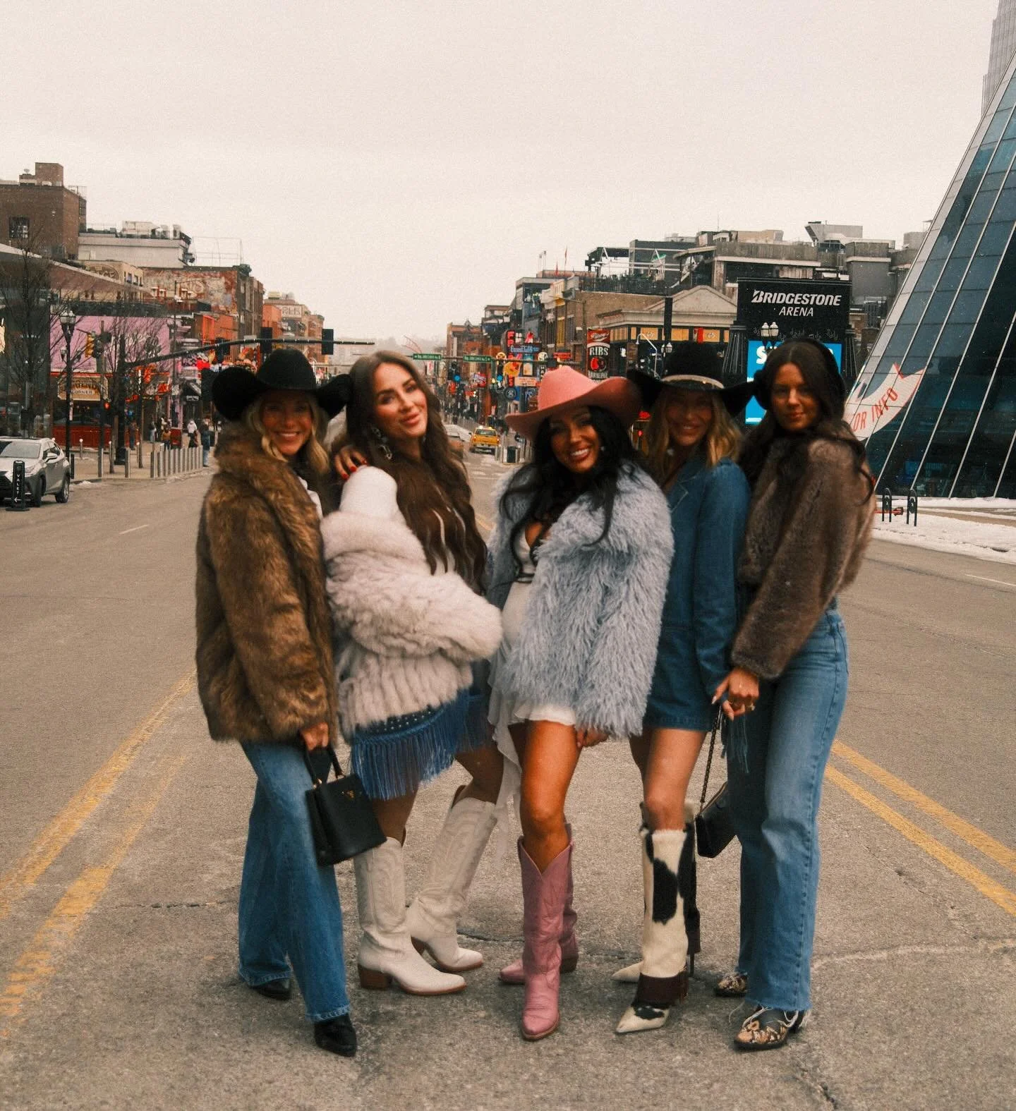 A quick 24 trip to Nashville to love on @britchiz and her incredible girls and these are the only photos taken 😅 which makes me so sad.