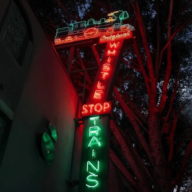 Join us with Museum of Neon Art Executive Director, Corrie Siegel, to learn about the fascinating world of neon&nbsp;and the first museum dedicated to preserving neon signage, the Museum of Neon Art (MONA).

🎙️ Lighting the Way: An Evening with the 