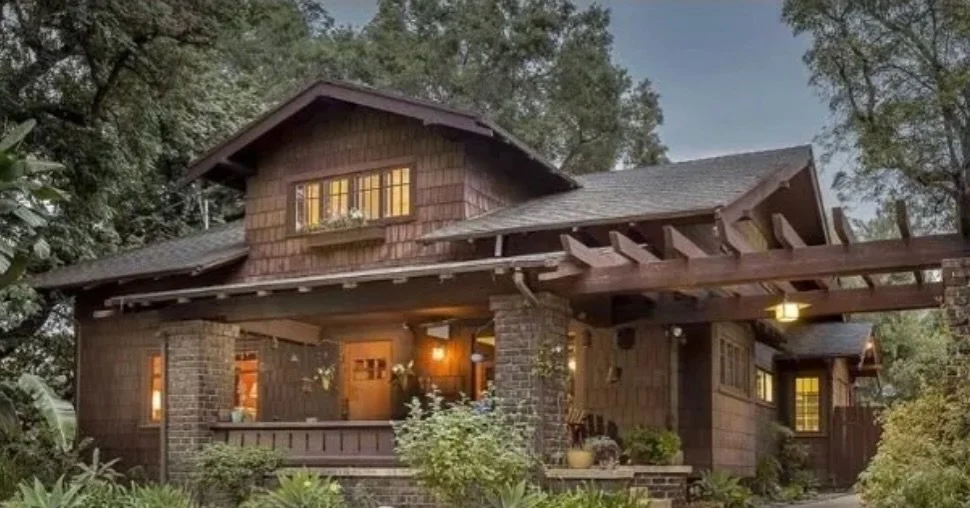 What Makes a Craftsman a Craftsman?

The Eaton Fire destroyed most of the historic central core of Altadena. In that core were hundreds of Craftsman homes, four by Louis B. Easton, a couple of Greene and Greene&rsquo;s, and homes by dozens of lesser 