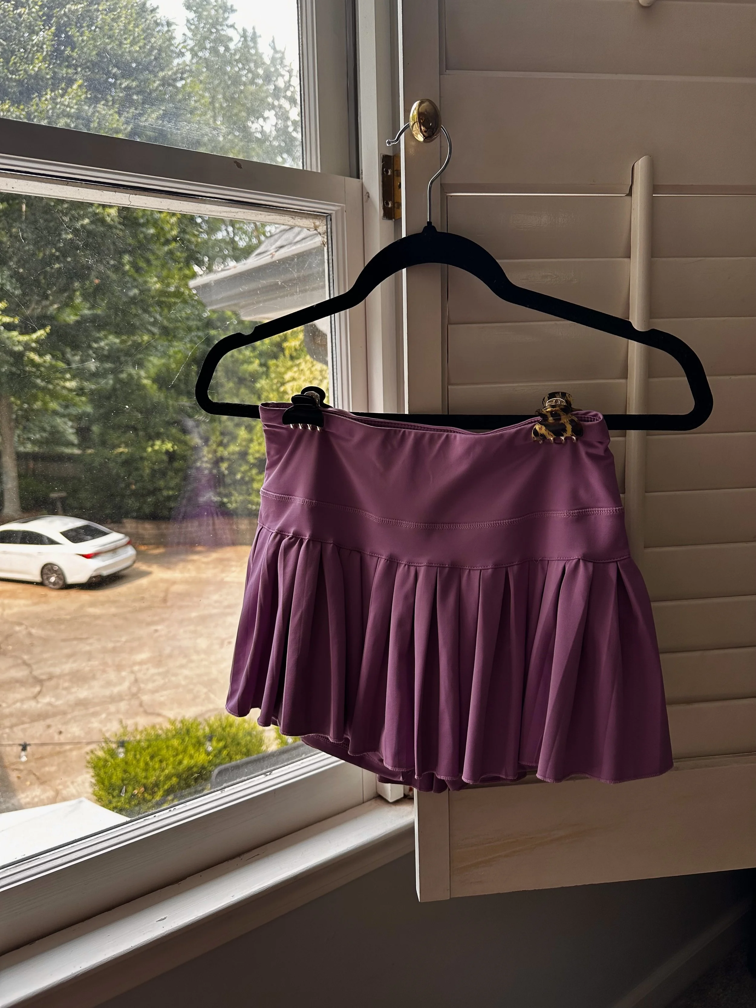 GOLD HINGE PLEATED TENNIS SKIRT