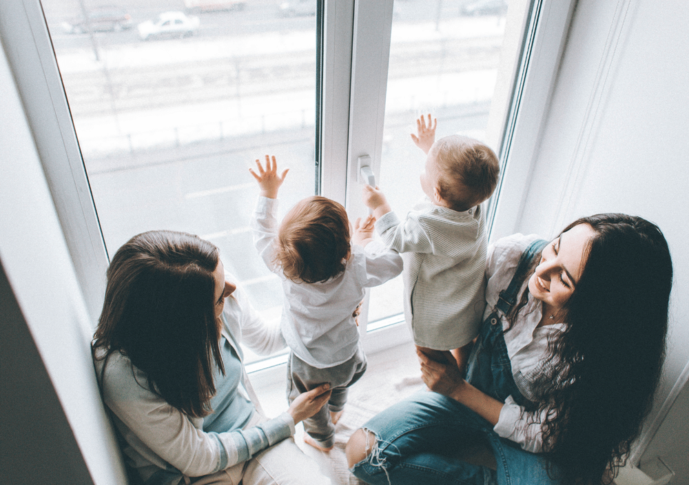 10 Tips on How to Make Mom Friends [From a Therapist & Mom] — Balanced ...