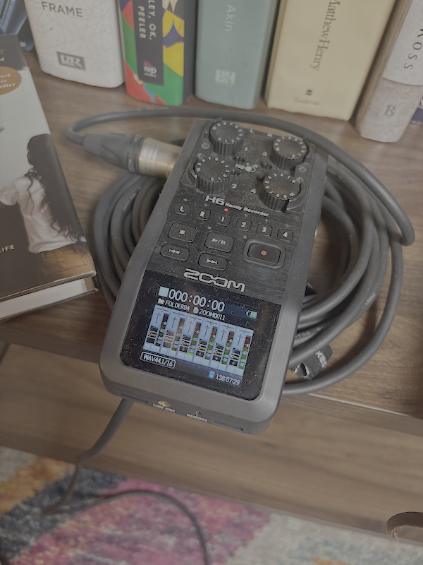zoom audio podcast recorder with cable