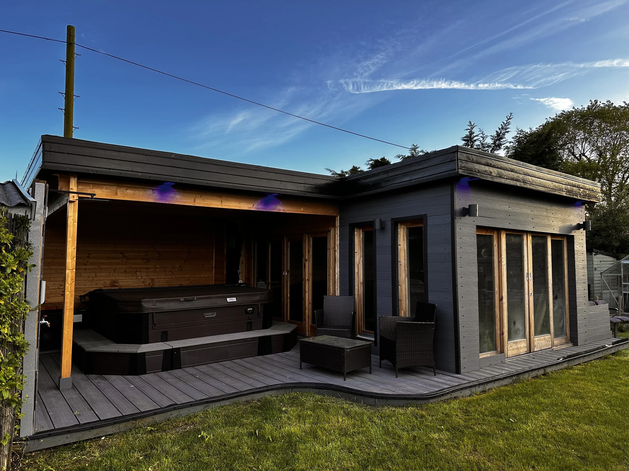 Outdoor Entertainment Bar & Hot Tub