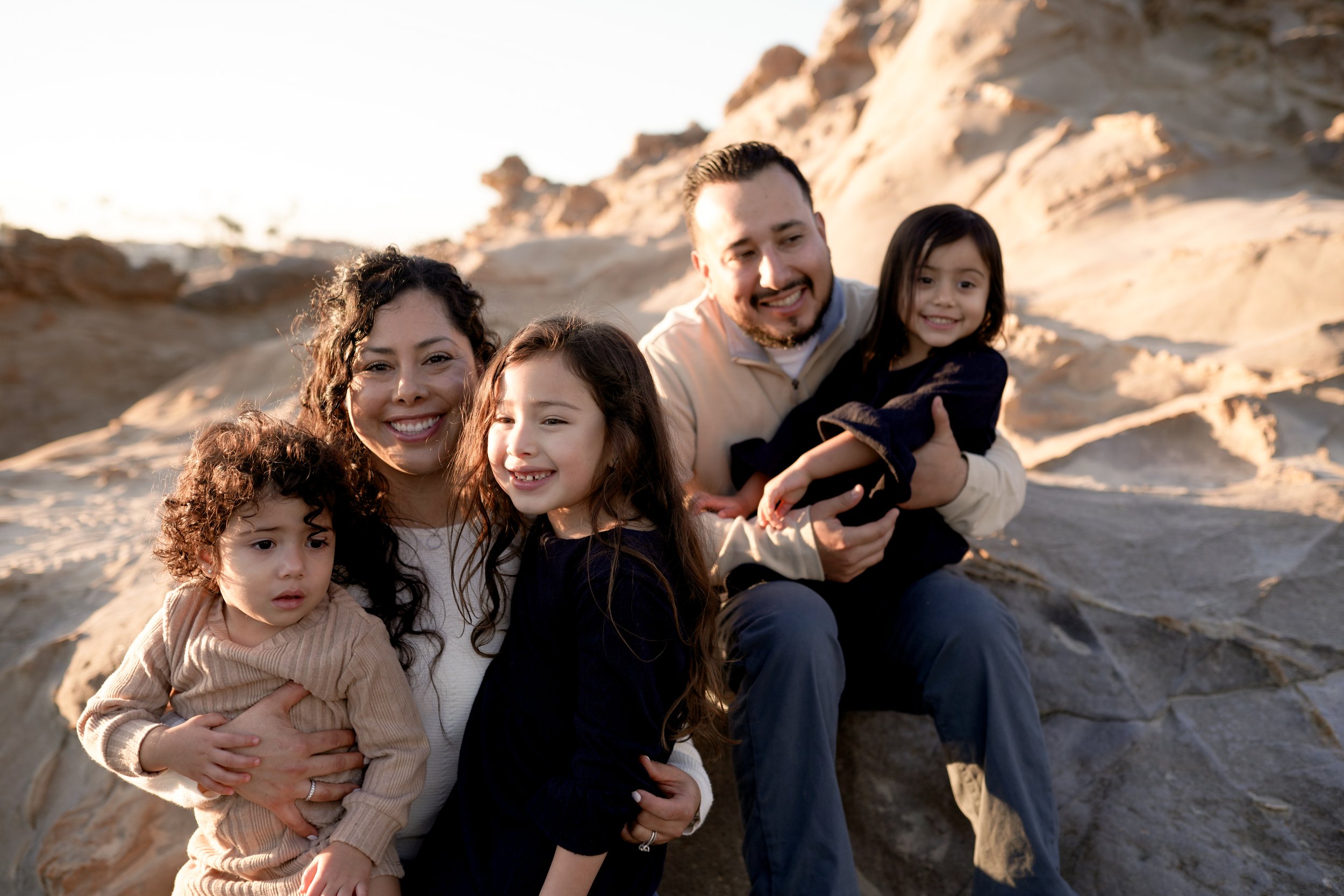 Family and children’s photography at Corona Del Mar during golden hour—capturing warm light, genuine smiles, and heartfelt moments by the sea. Timeless portraits full of love and laughter.