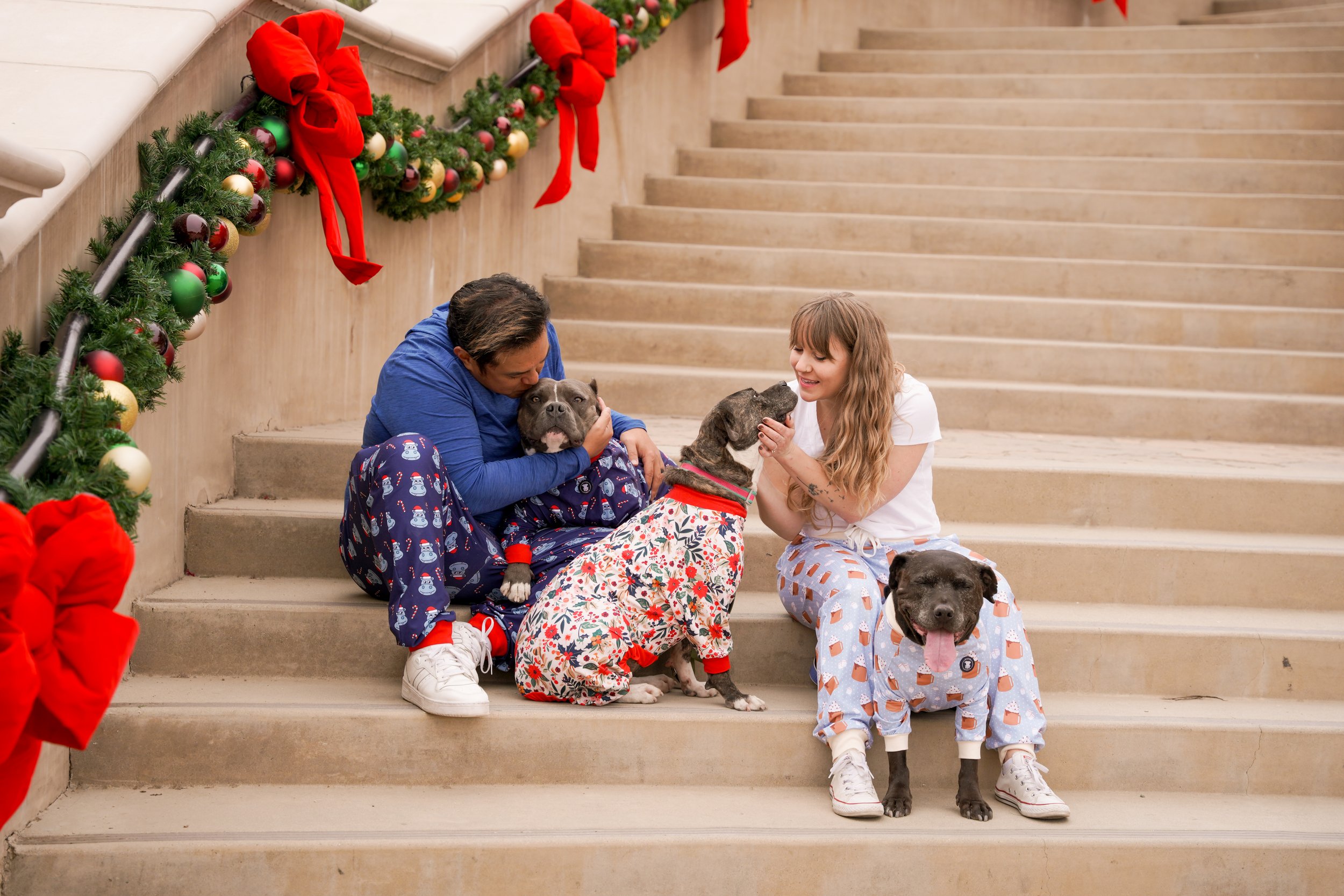 Holiday memories made at Europa Village Winery in Temecula! This beautiful family photoshoot featured cozy moments, vineyard charm, and their three adorable fur babies—capturing the joy of the season in one of Southern California’s most scenic wine c