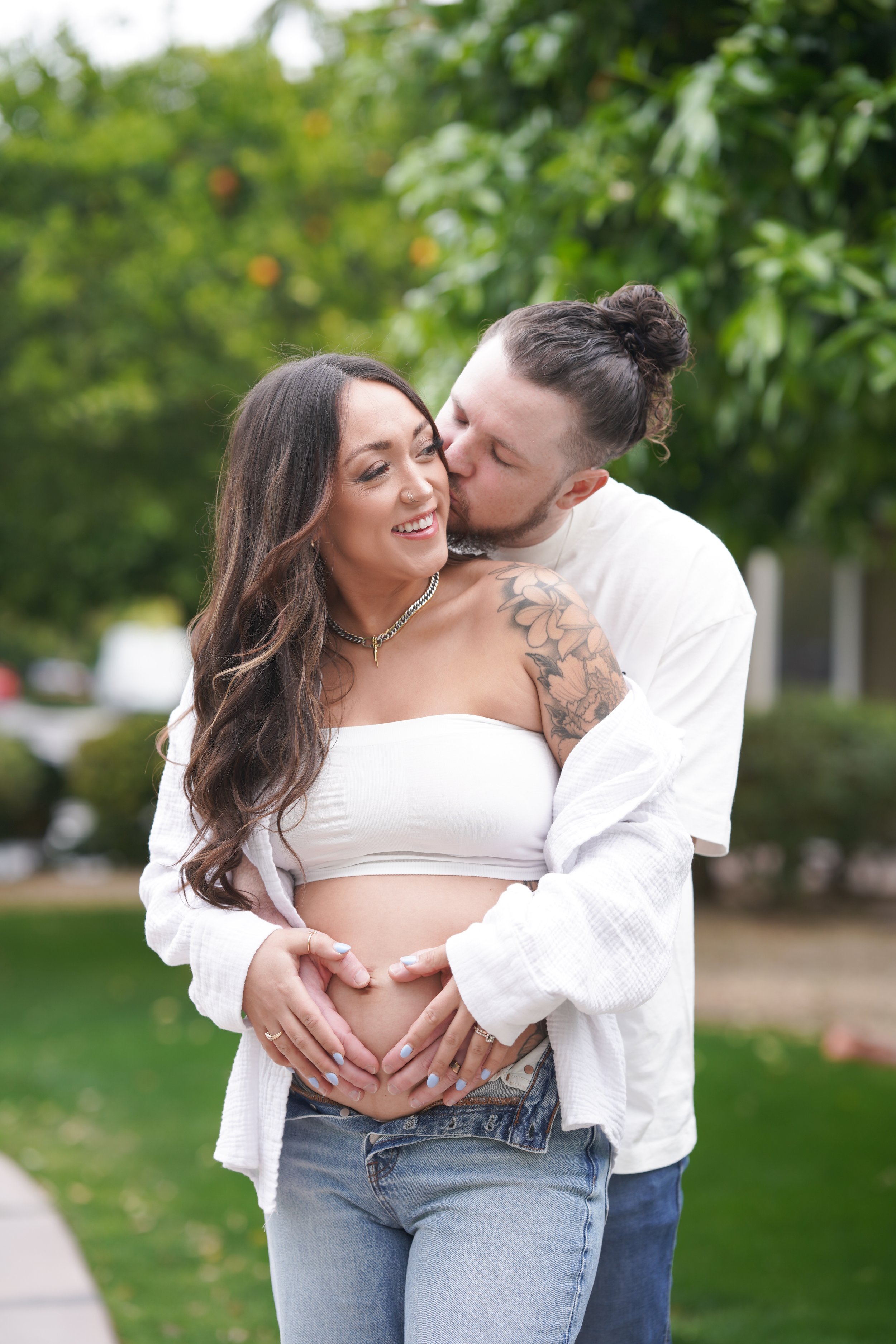 Celebrate your babymoon in Palm Springs with a dreamy photoshoot capturing love, connection, and desert beauty. Perfect for stunning Palm Springs maternity photography before baby arrives.