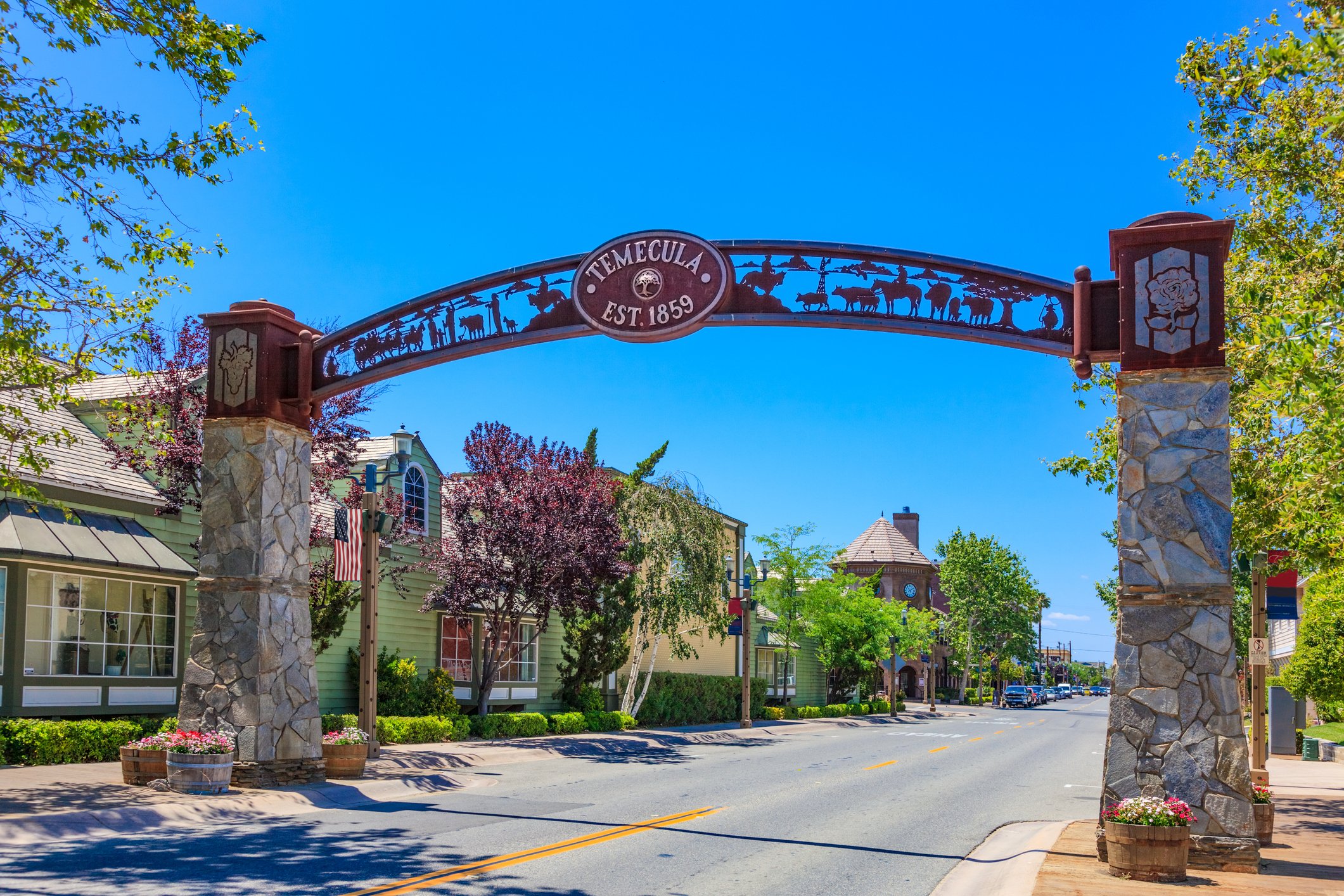 Rustic Old Town Temecula sign, capturing the charm of Southern California’s wine country—perfect backdrop for a Mother’s Day photoshoot. Book your Temecula session now and celebrate the moms in your life.