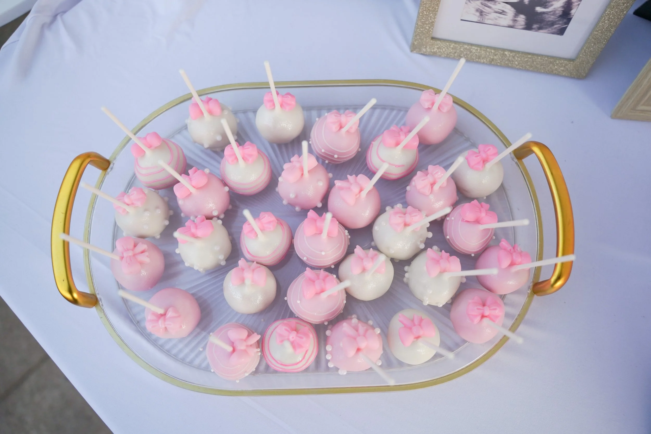 Beautiful moments from a heartfelt baby shower in La Mesa, San Diego. Captured with our Milestone Photography Package — perfect for maternity sessions, baby showers, and every celebration in between.