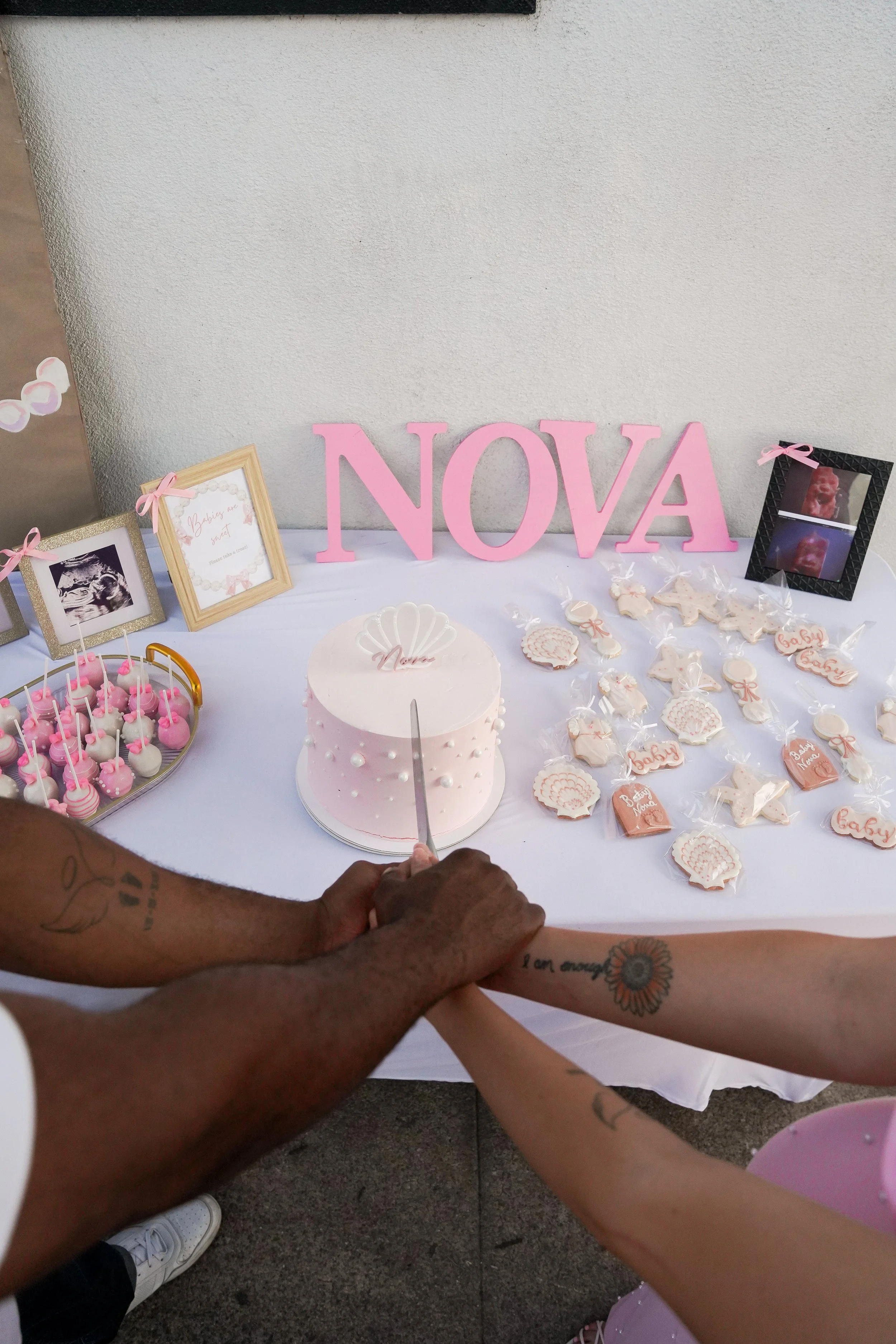 Beautiful moments from a heartfelt baby shower in La Mesa, San Diego. Captured with our Milestone Photography Package — perfect for maternity sessions, baby showers, and every celebration in between.