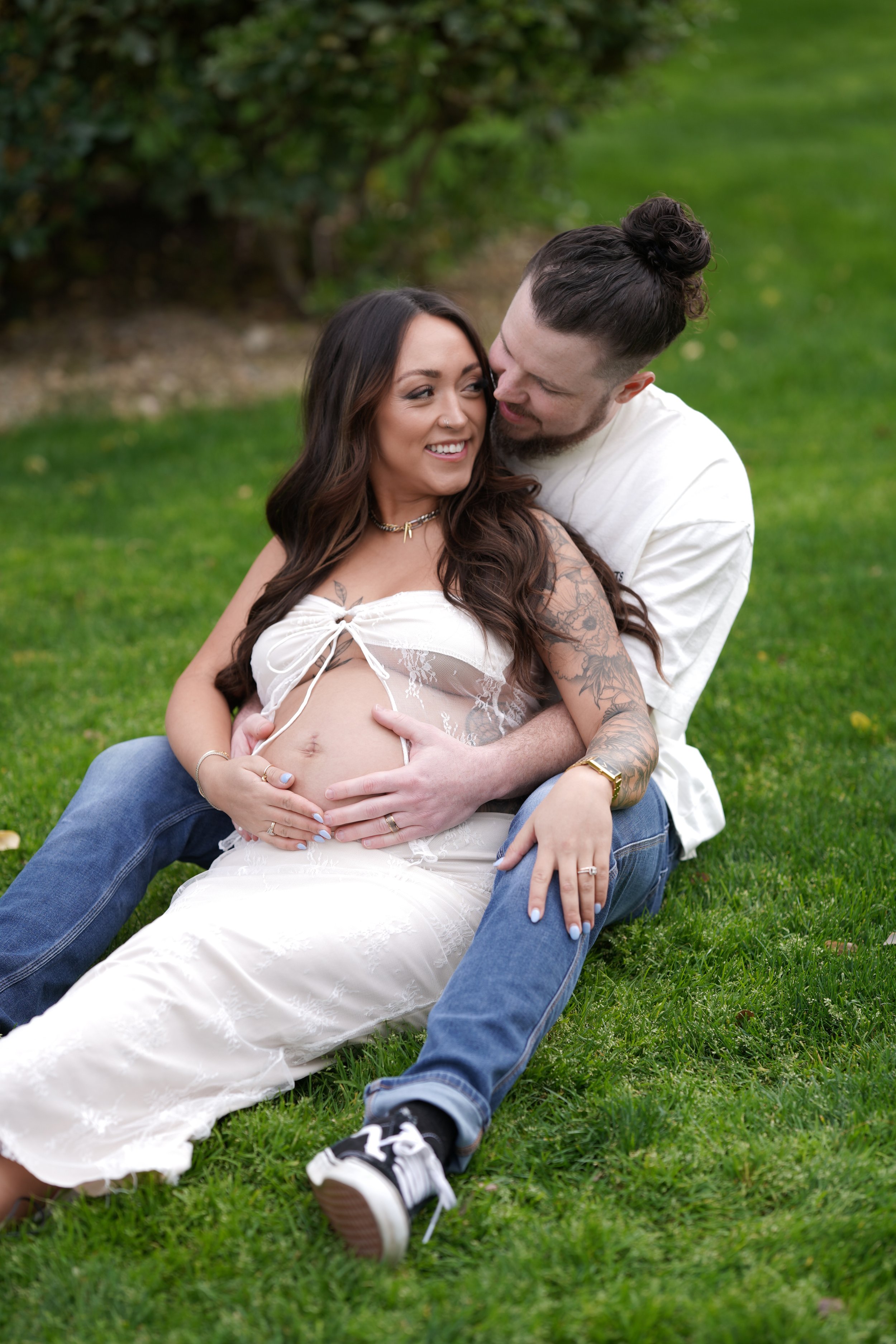Celebrate your babymoon in Palm Springs with a dreamy photoshoot capturing love, connection, and desert beauty. Perfect for stunning Palm Springs maternity photography before baby arrives.