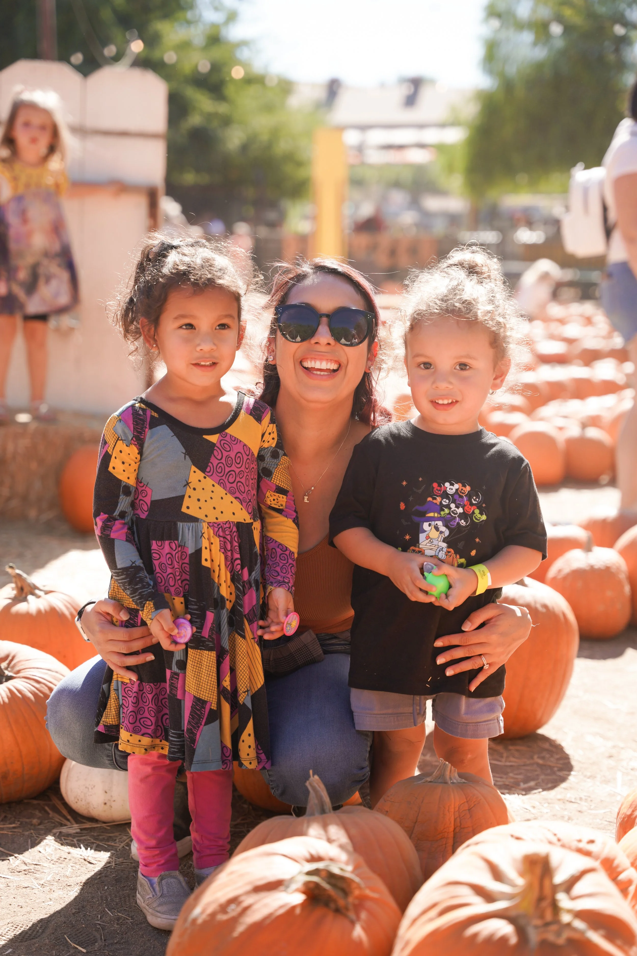 Celebrate autumn love with Temecula couples pumpkin patch minis. Seasonal photoshoots booking now, don’t wait.
