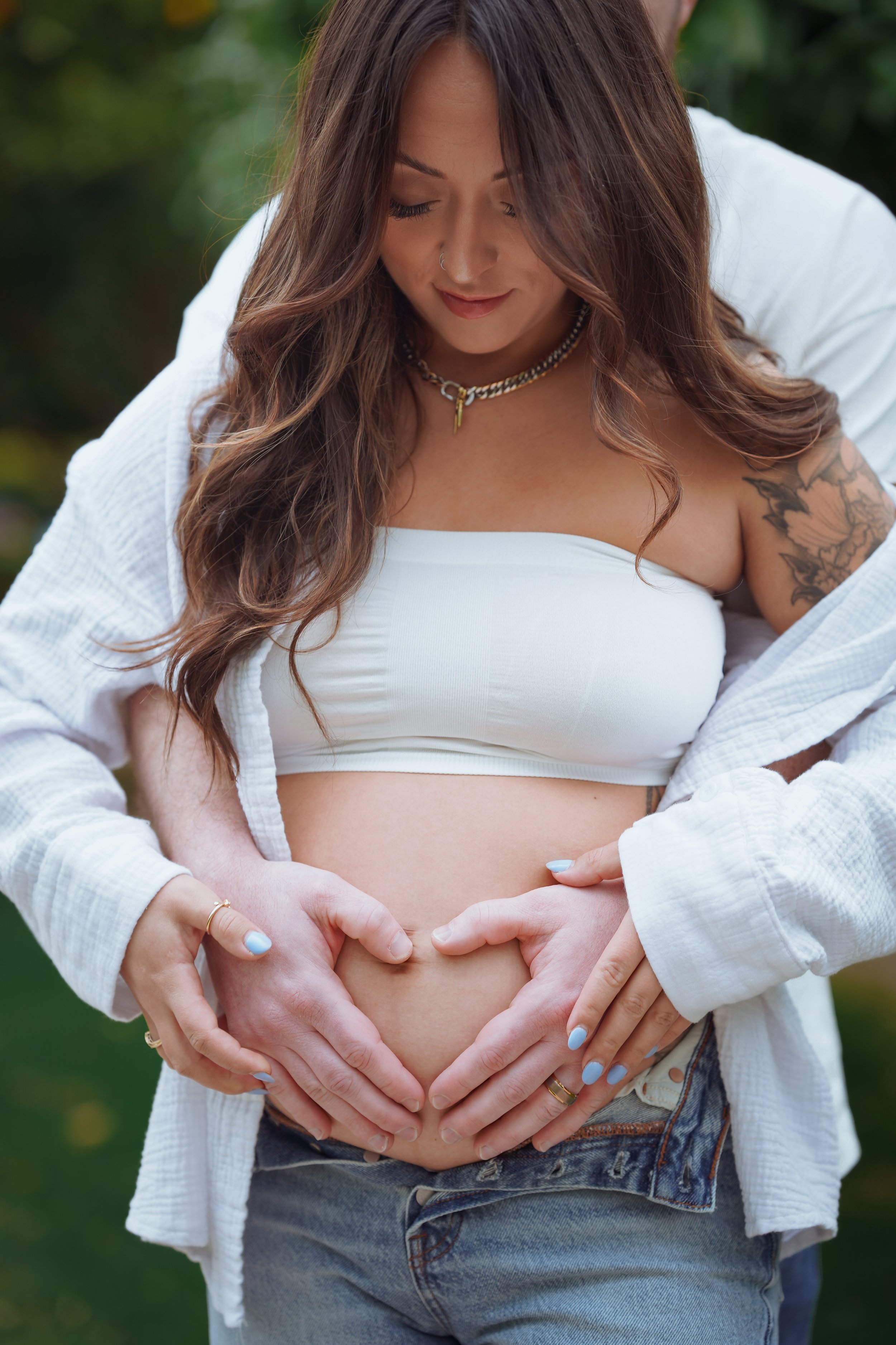 Celebrate your babymoon in Palm Springs with a dreamy photoshoot capturing love, connection, and desert beauty. Perfect for stunning Palm Springs maternity photography before baby arrives.