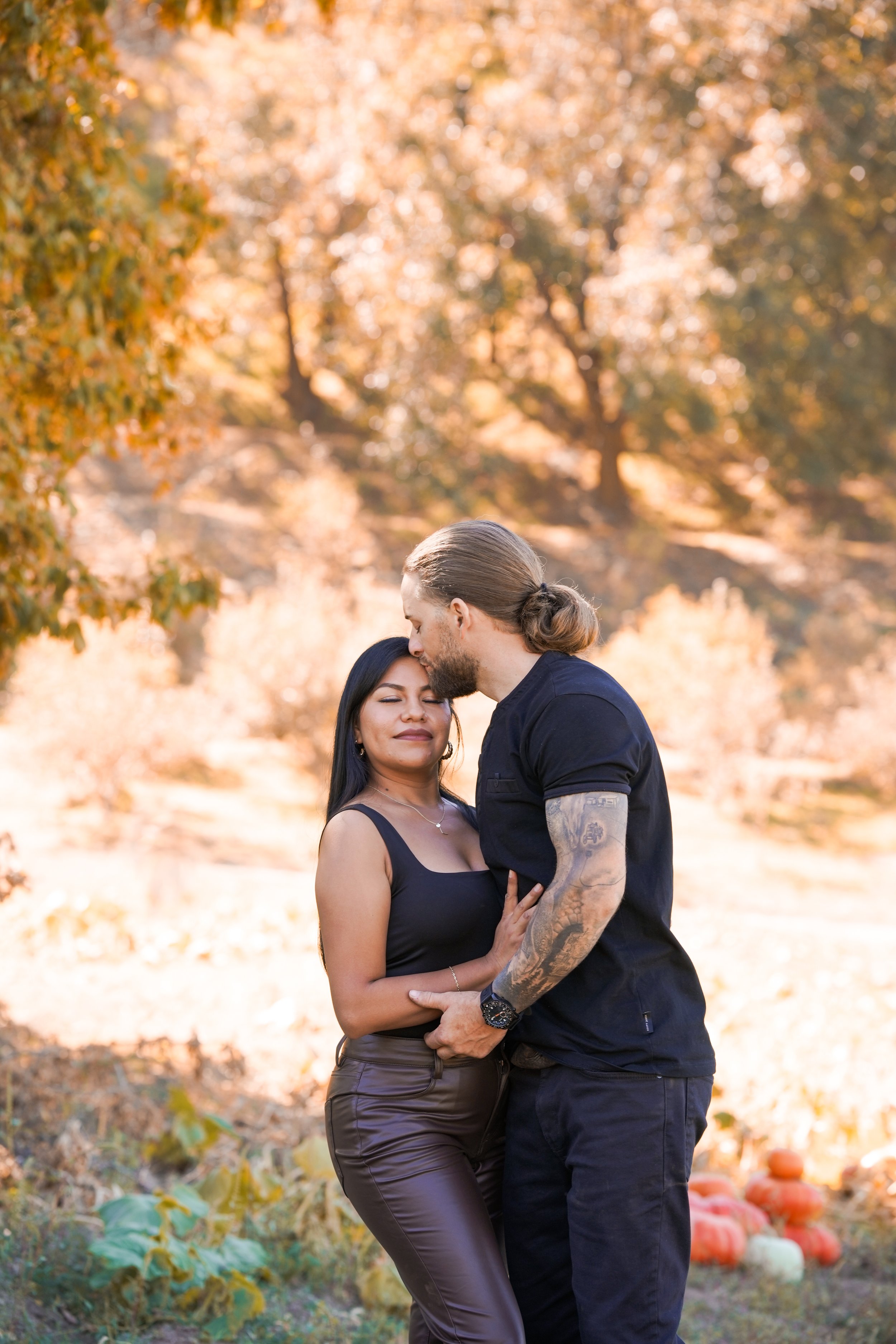 A fun-filled day at the farms in Oak Glen, picking out the perfect pumpkin and making new family memories. The crisp air and autumn vibes made it ideal for heartfelt Oak Glen family photography.