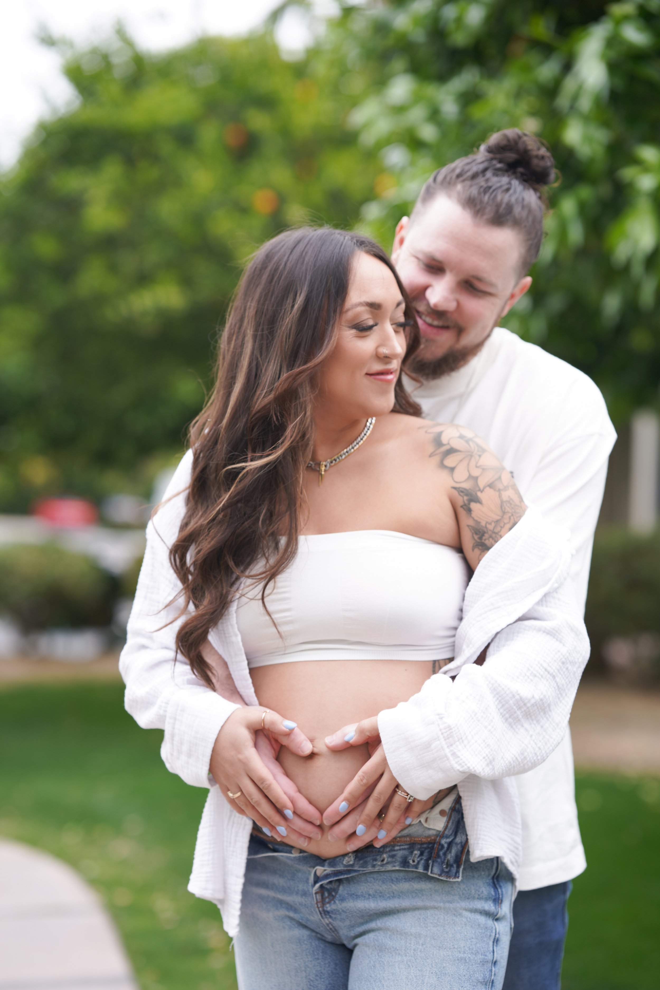 Celebrate your babymoon in Palm Springs with a dreamy photoshoot capturing love, connection, and desert beauty. Perfect for stunning Palm Springs maternity photography before baby arrives.
