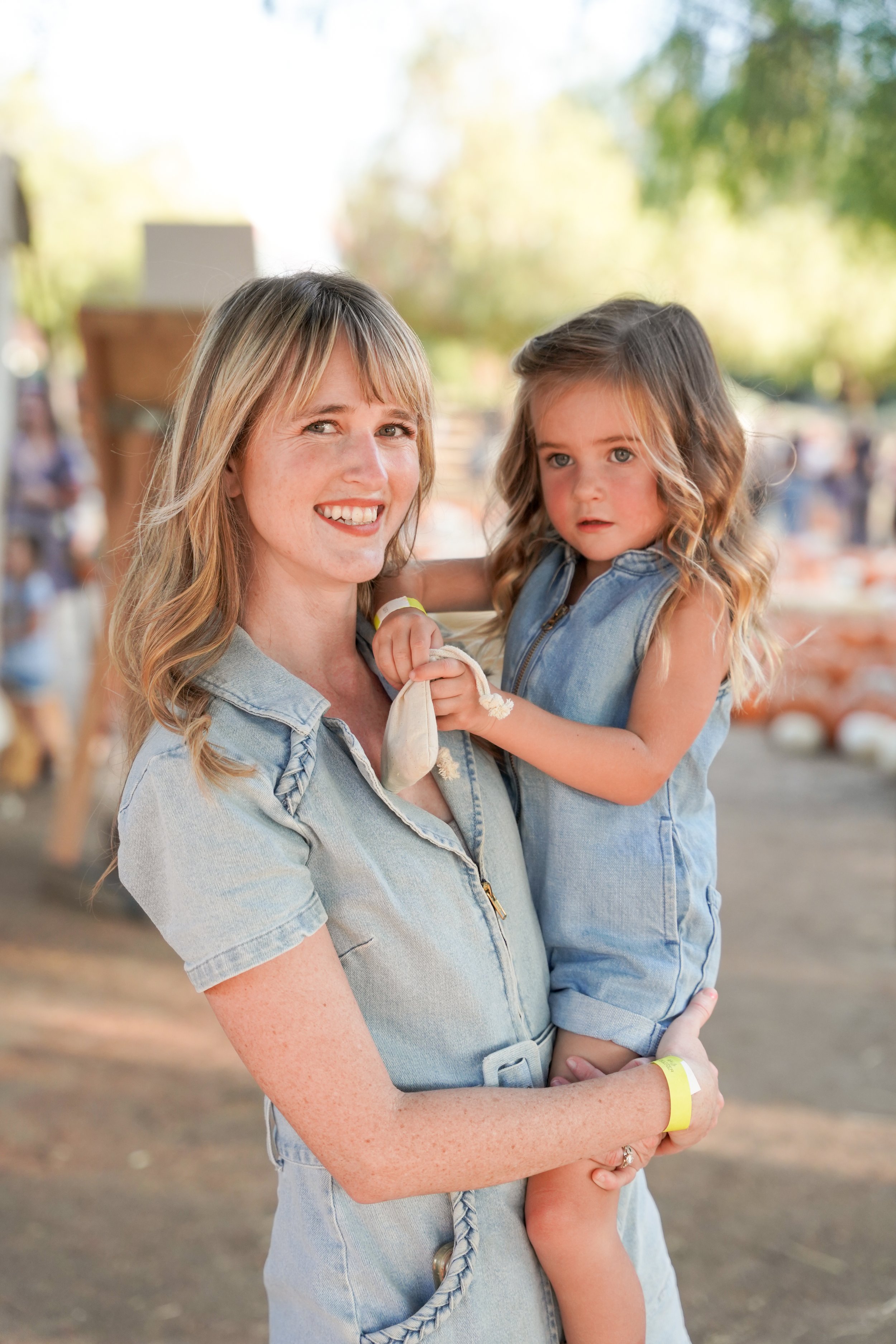 Fall family photos at the pumpkin patch in Temecula, CA! This seasonal photoshoot captured joyful moments with the kids, surrounded by pumpkins, golden light, and rustic charm—perfect for updating family portraits and celebrating autumn in SoCal.