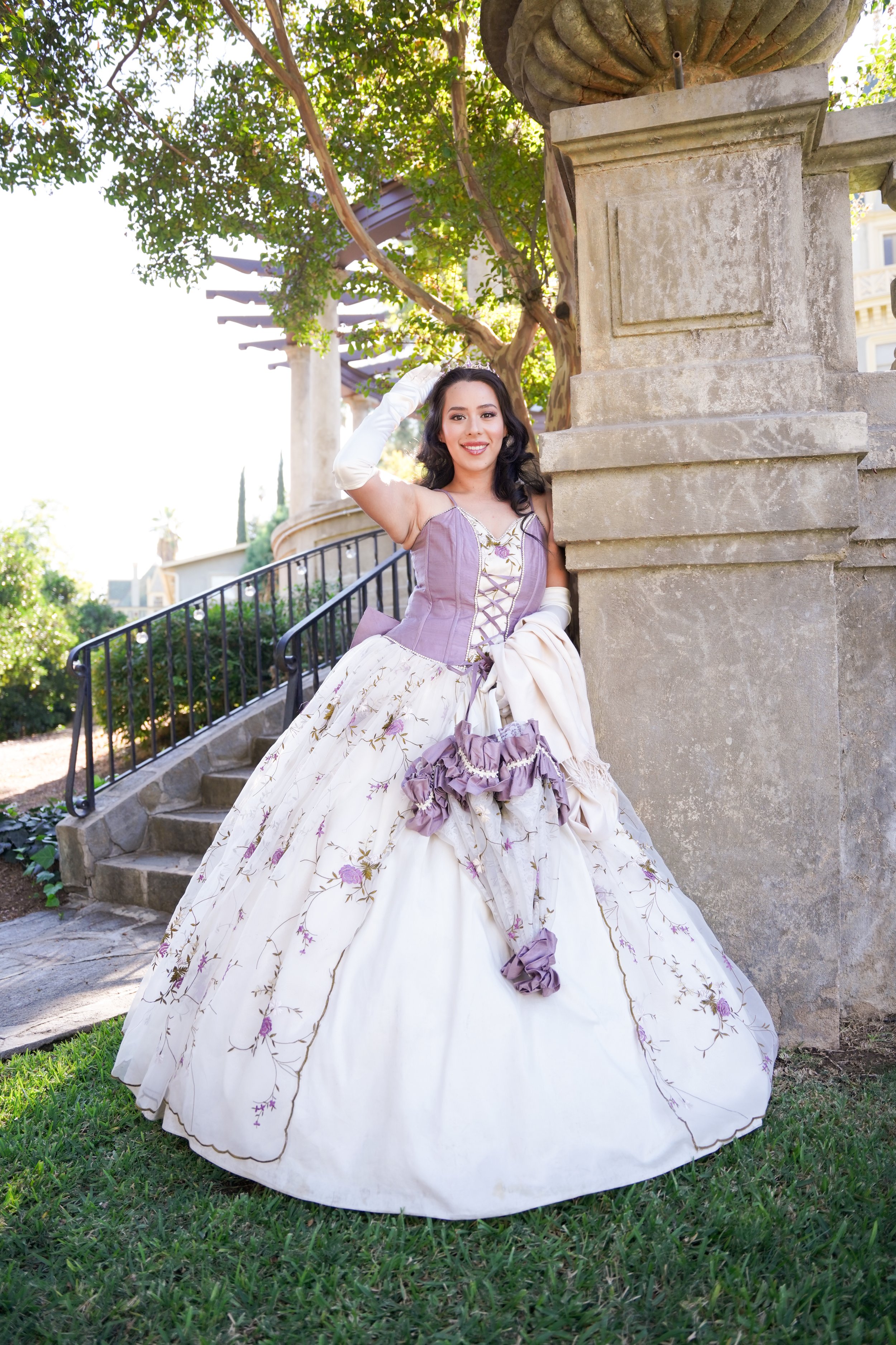 Bridgerton-inspired elegance at Kimberly Crest in Redlands, CA. This Victorian-style portrait shoot captured timeless beauty, vintage charm, and romantic details at one of SoCal’s most enchanting estates.