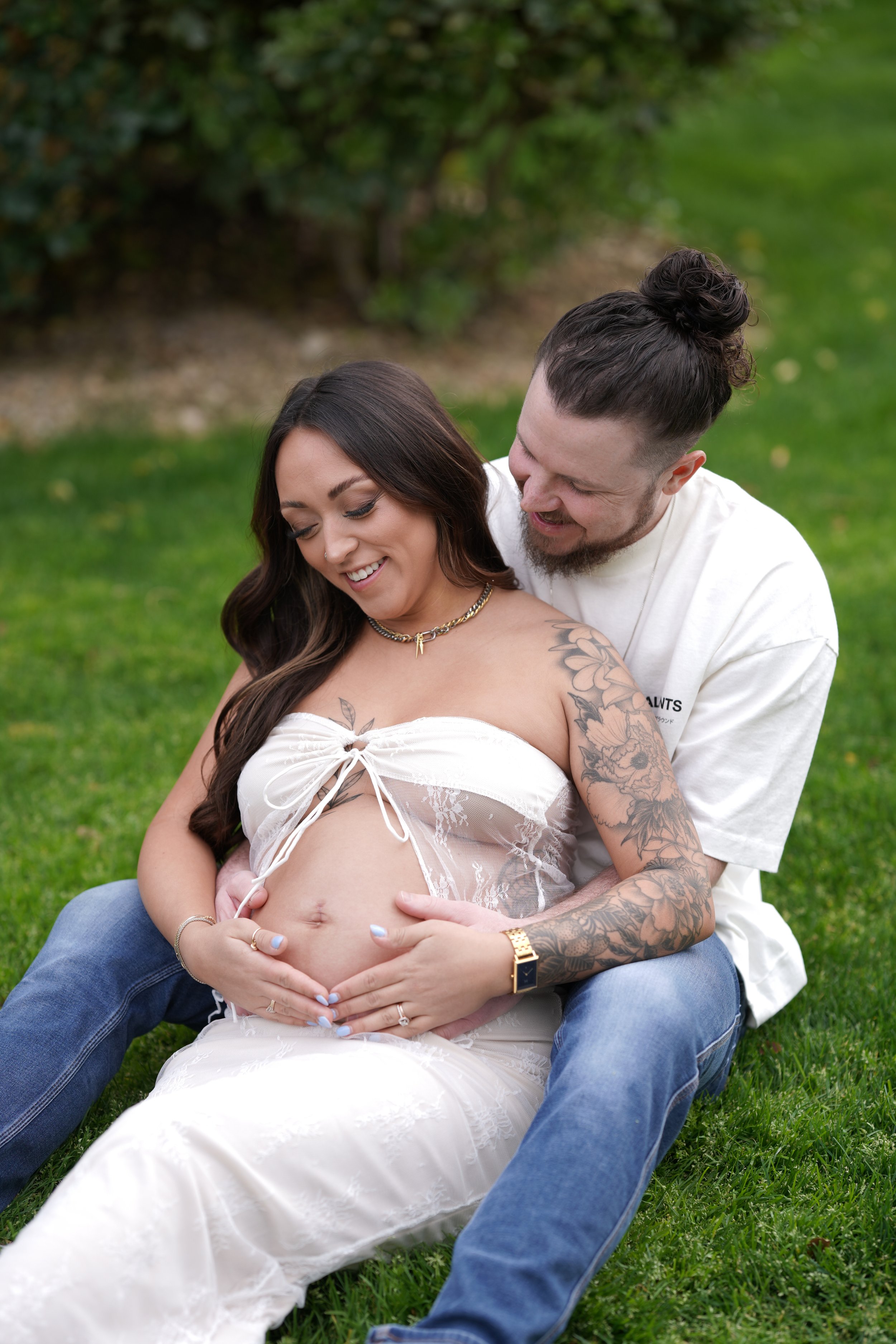 Celebrate your babymoon in Palm Springs with a dreamy photoshoot capturing love, connection, and desert beauty. Perfect for stunning Palm Springs maternity photography before baby arrives.