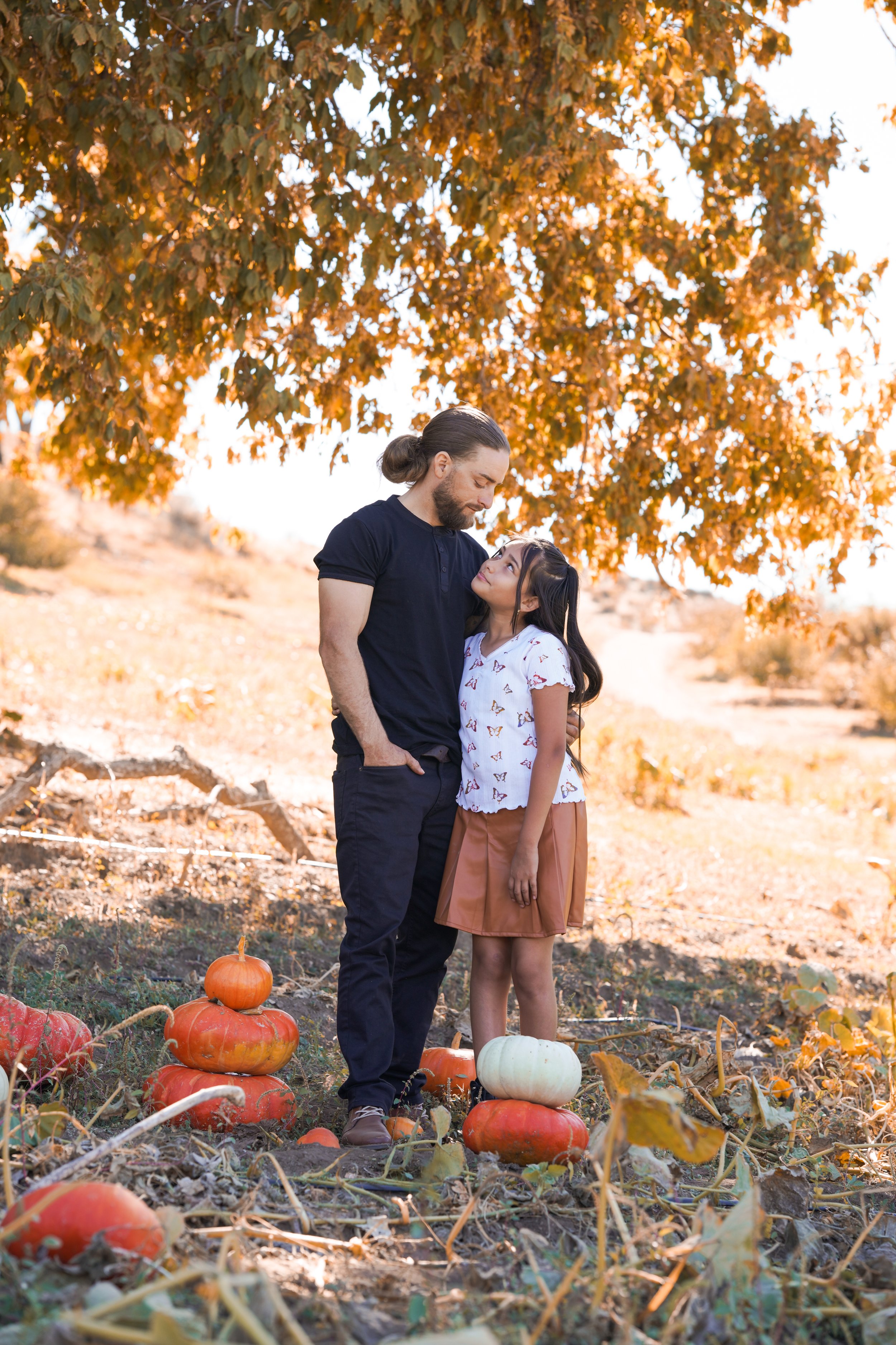 Family and children photography in Oak Glen, Yucaipa—blowing out the background to beautifully highlight your little ones. Soft light, pure joy, and heartfelt moments captured with focus on what matters most.
