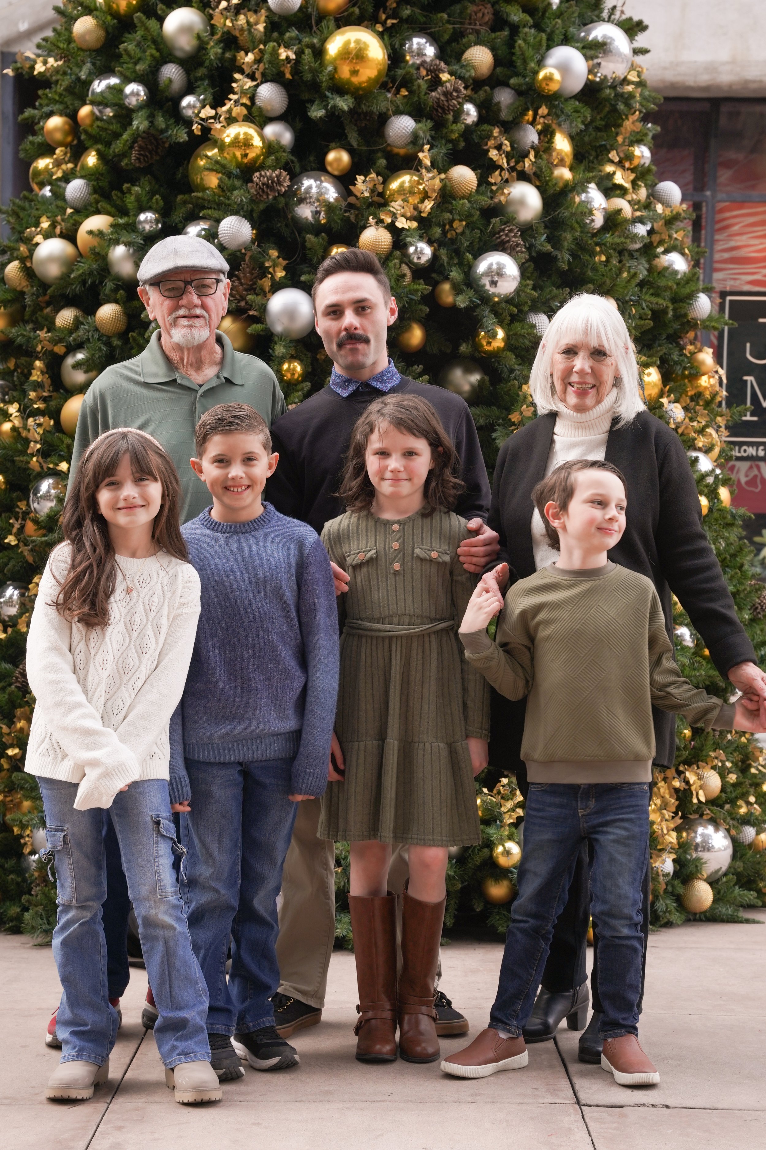 A heartfelt family session at the Mission Inn in Riverside, capturing new memories, laughter, and holiday traditions. The festive lights and historic charm made it the perfect setting for timeless holiday family photography in Riverside.