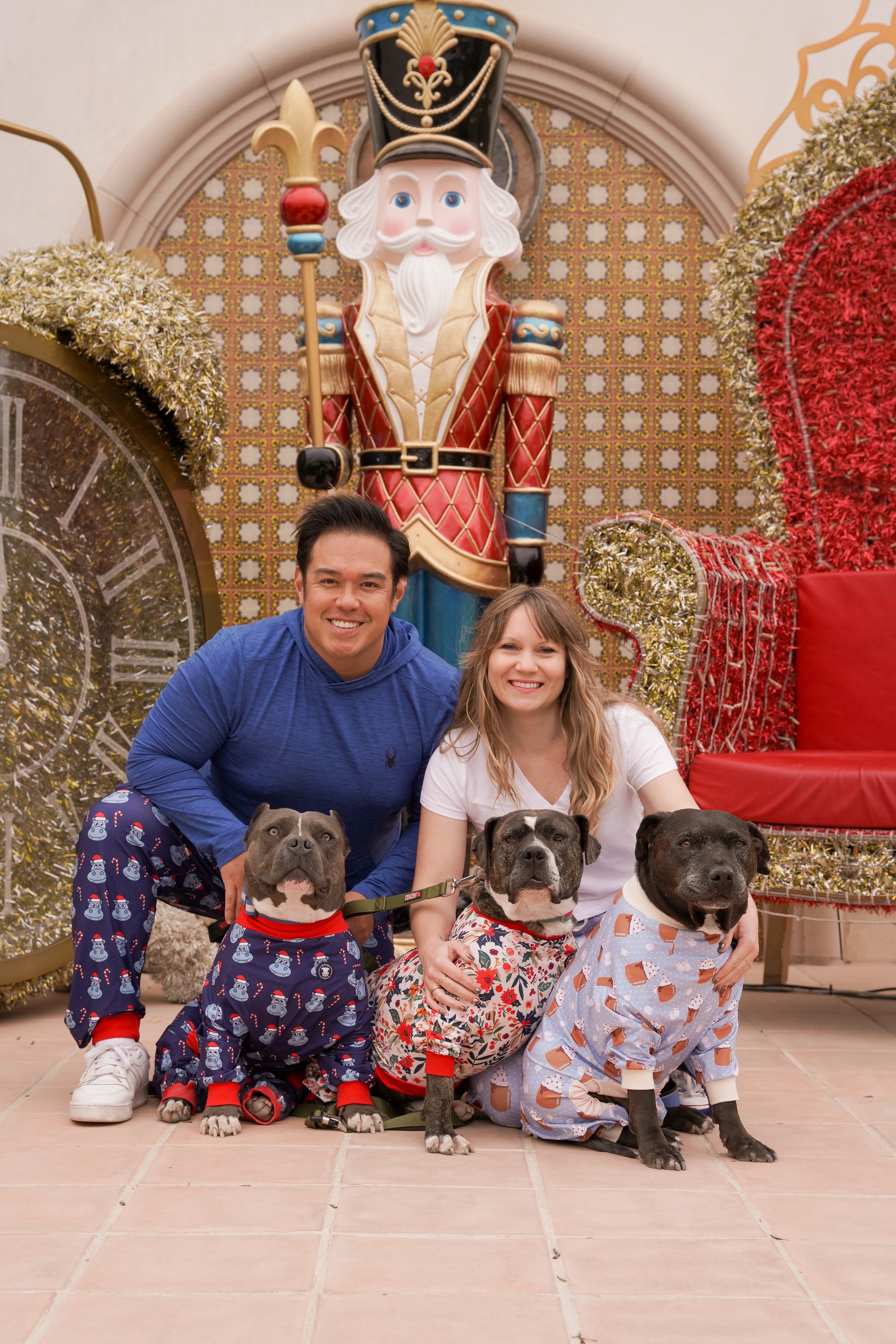 Holiday memories made at Europa Village Winery in Temecula! This beautiful family photoshoot featured cozy moments, vineyard charm, and their three adorable fur babies—capturing the joy of the season in one of Southern California’s most scenic wine c