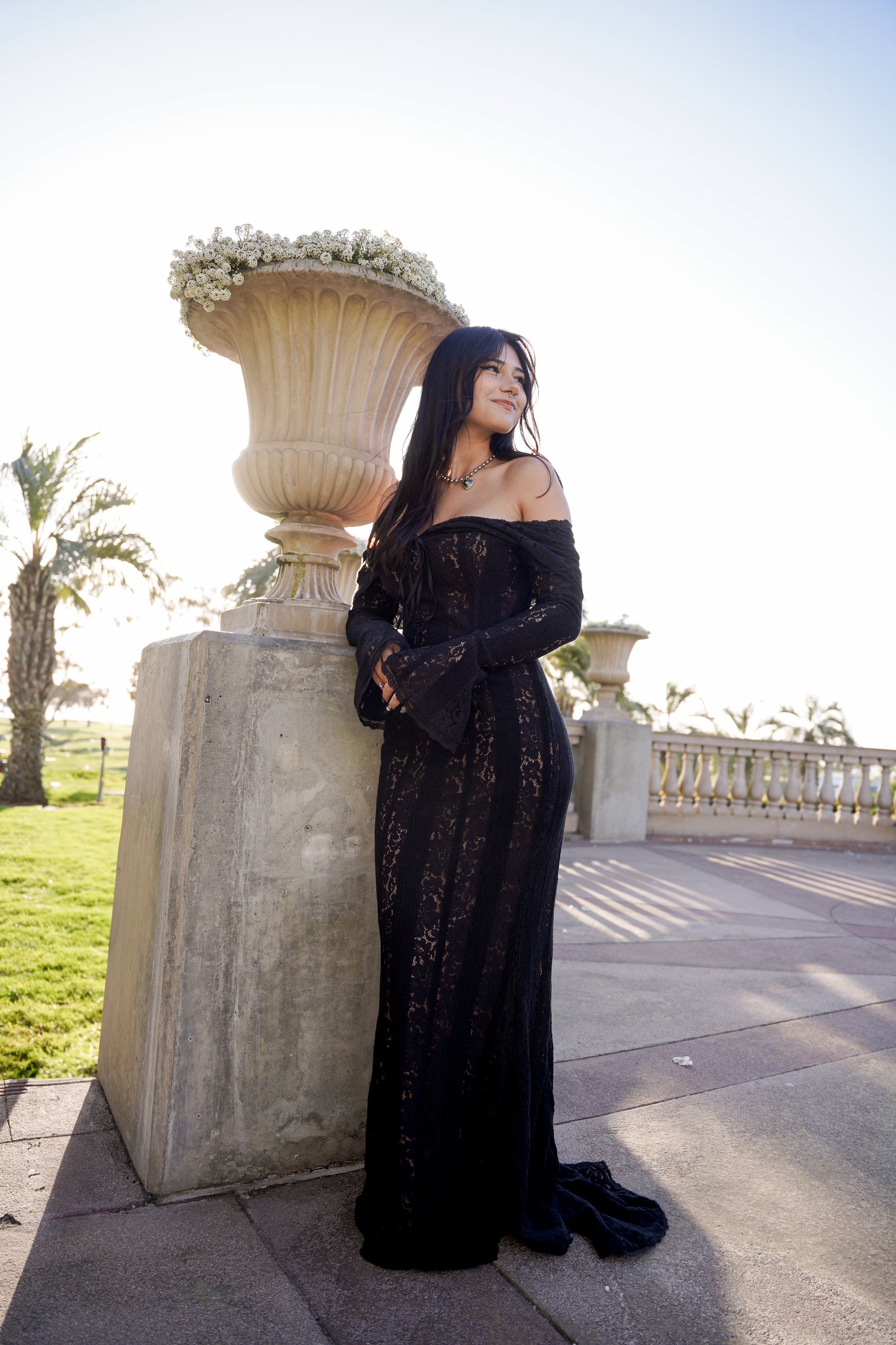Prom night in La Jolla, San Diego—capturing senior portraits that celebrate individuality, fresh starts, and the unforgettable moments that come with closing one chapter and stepping into the next.