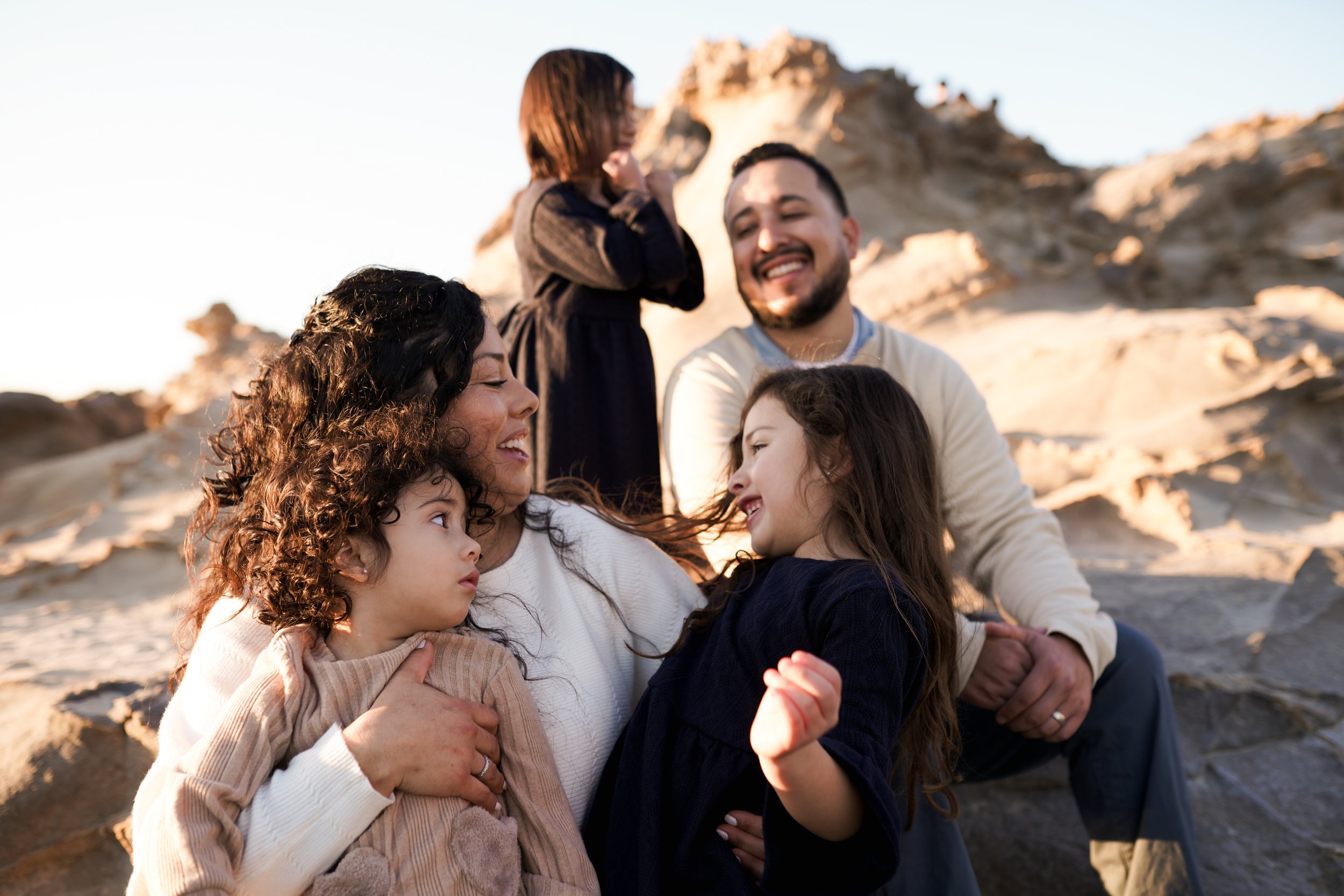 Golden hour magic at Corona Del Mar made this family photo session glow with warmth and love. Soft light, ocean breeze, and candid moments—perfect for timeless Corona Del Mar family photography.