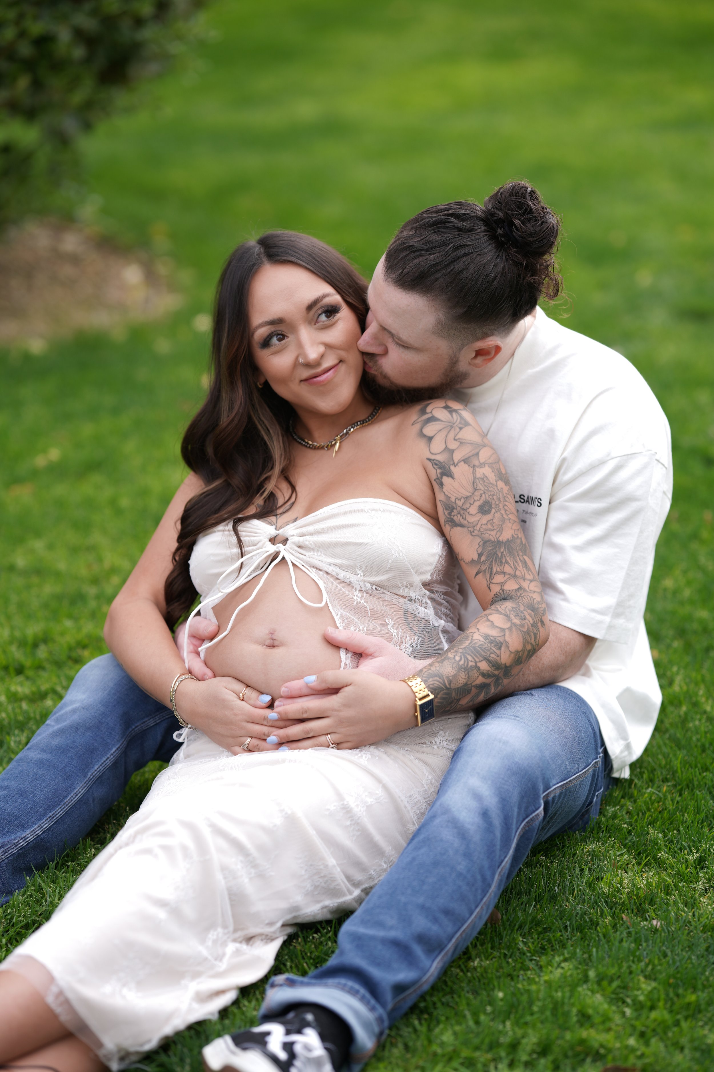 Celebrate your babymoon in Palm Springs with a dreamy photoshoot capturing love, connection, and desert beauty. Perfect for stunning Palm Springs maternity photography before baby arrives.