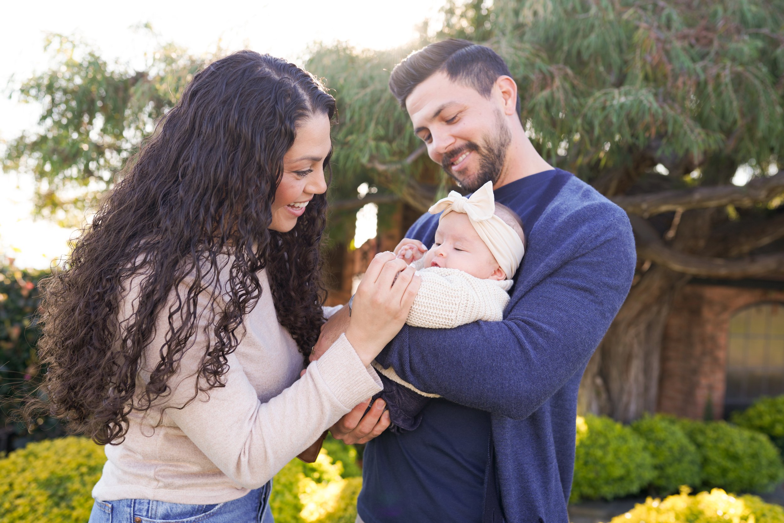 Family and children’s photoshoot captured in Corona Del Mar, overlooking the ocean—featuring candid moments, coastal cliffs, and natural light photography that highlights love, connection, and the beauty of Southern California beachside memories.
