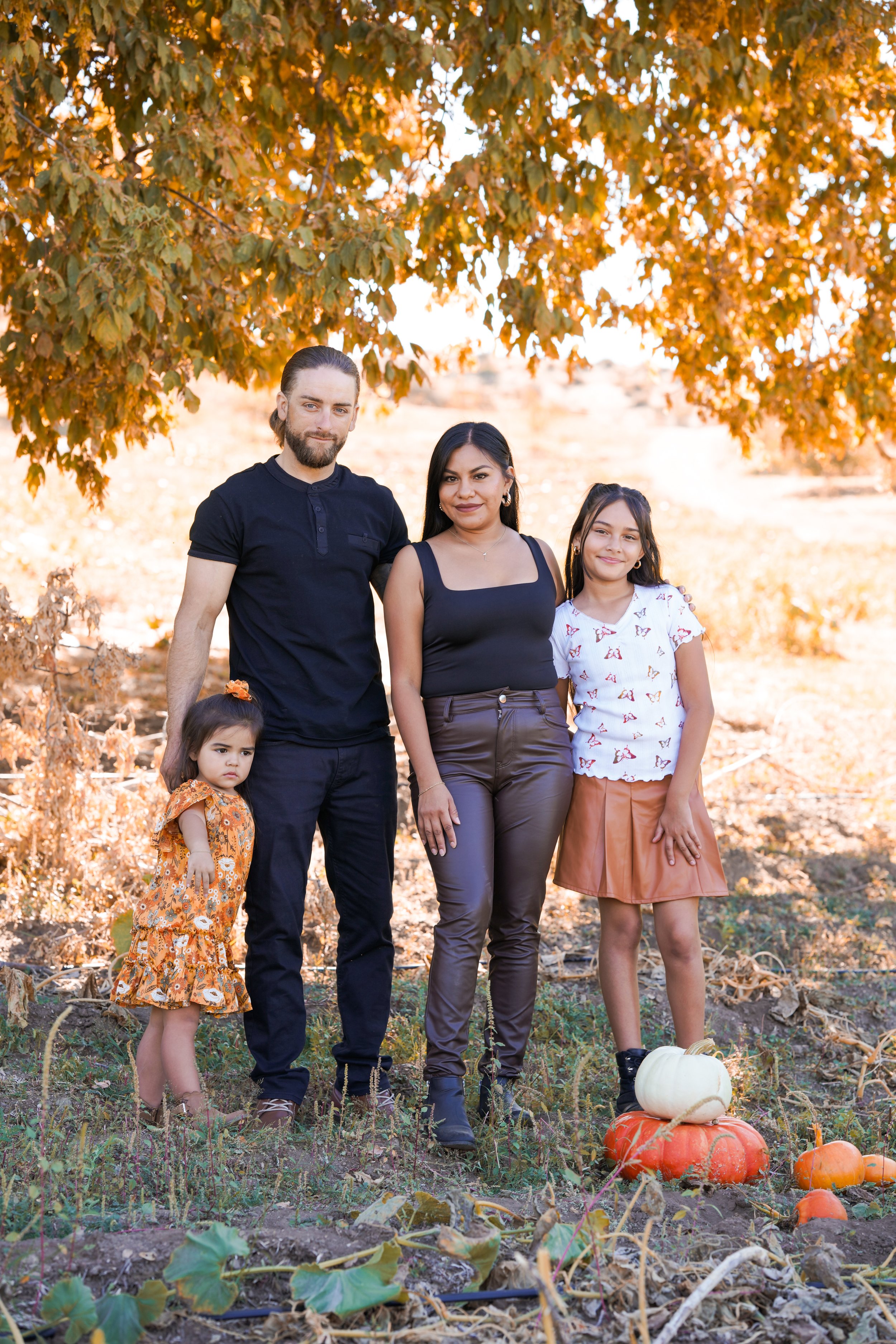 Family and children photography in Oak Glen, Yucaipa—blowing out the background to beautifully highlight your little ones. Soft light, pure joy, and heartfelt moments captured with focus on what matters most.