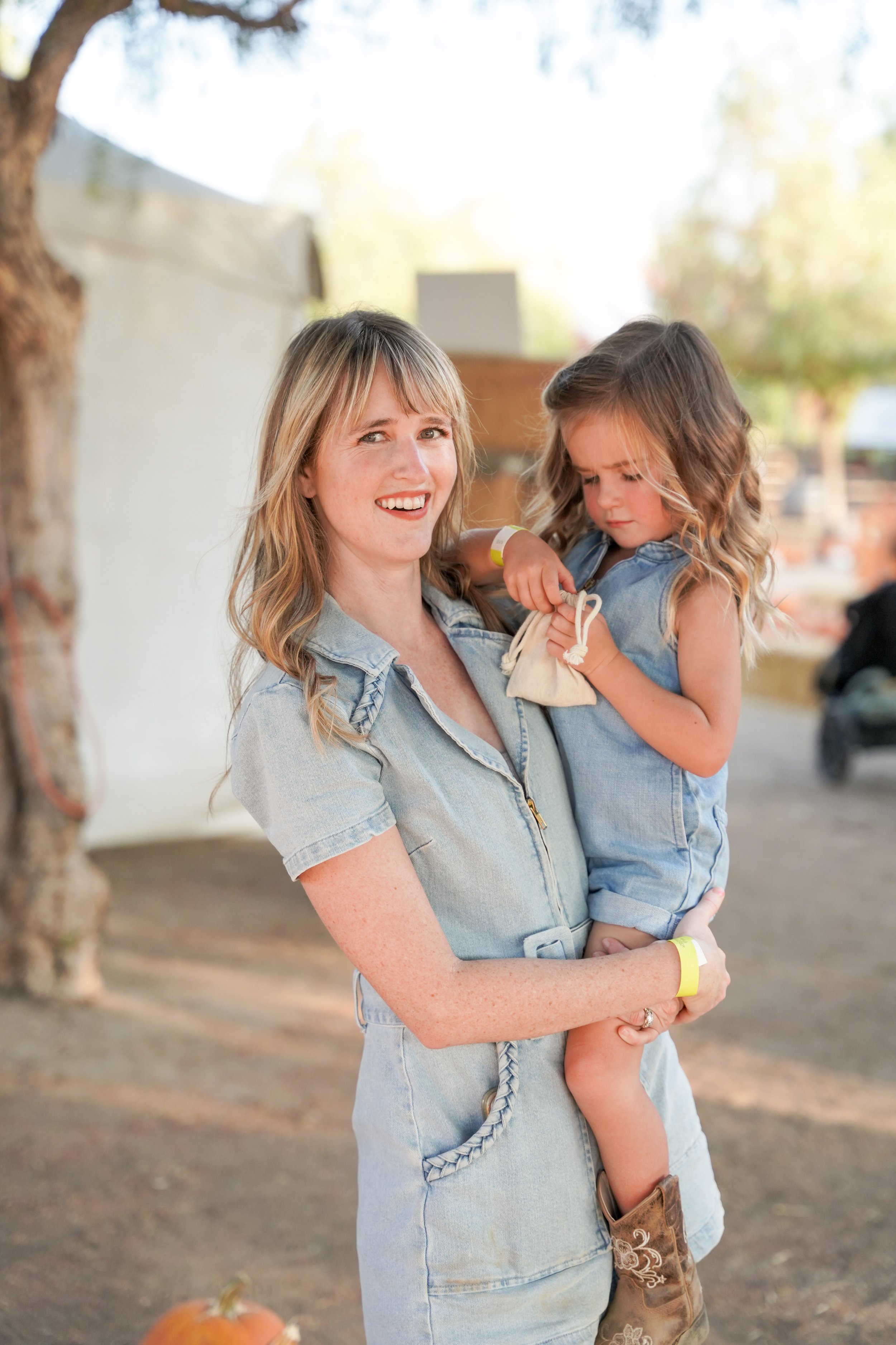 Fall family photos at the pumpkin patch in Temecula, CA! This seasonal photoshoot captured joyful moments with the kids, surrounded by pumpkins, golden light, and rustic charm—perfect for updating family portraits and celebrating autumn in SoCal.