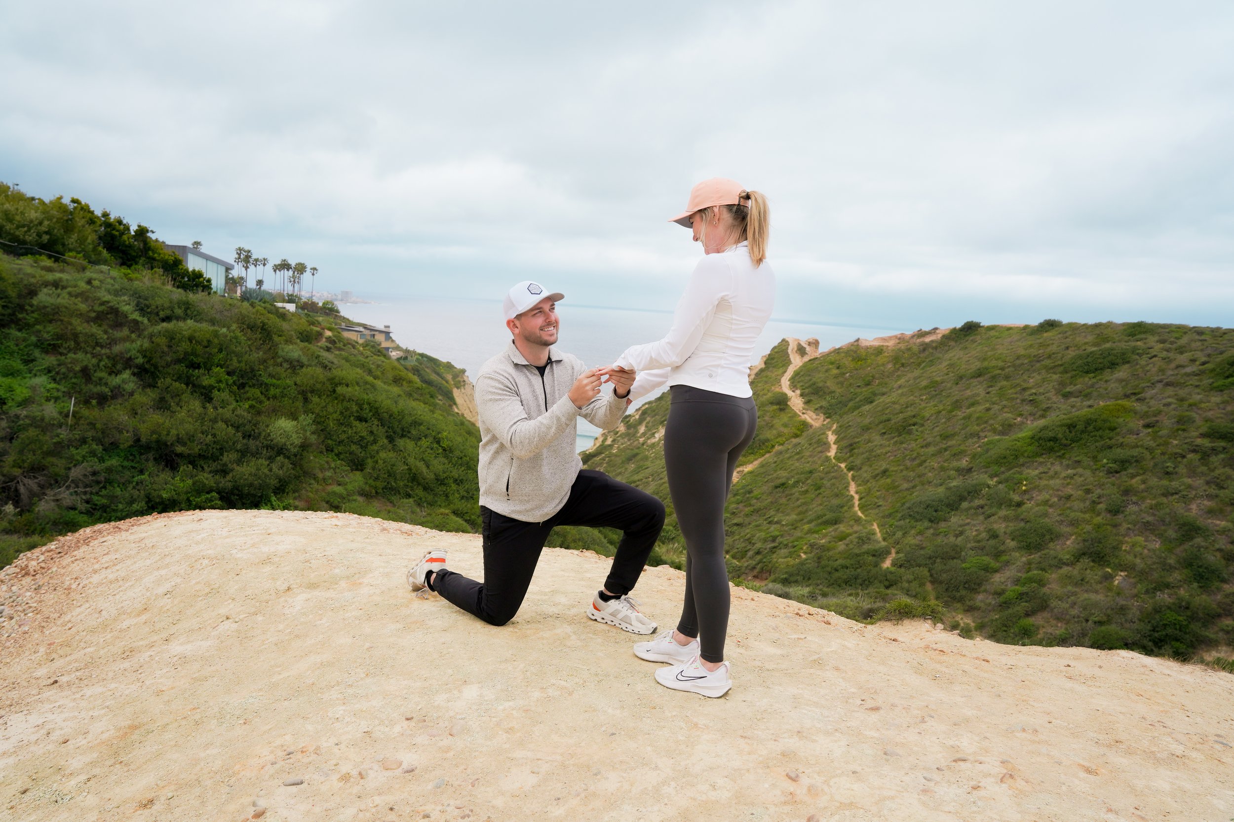 She said yes! 💍 A surprise proposal at Torrey Pines, booked last minute and captured just in time. La Jolla’s golden cliffs, ocean breeze, and pure magic—this moment couldn’t have been more perfect.
