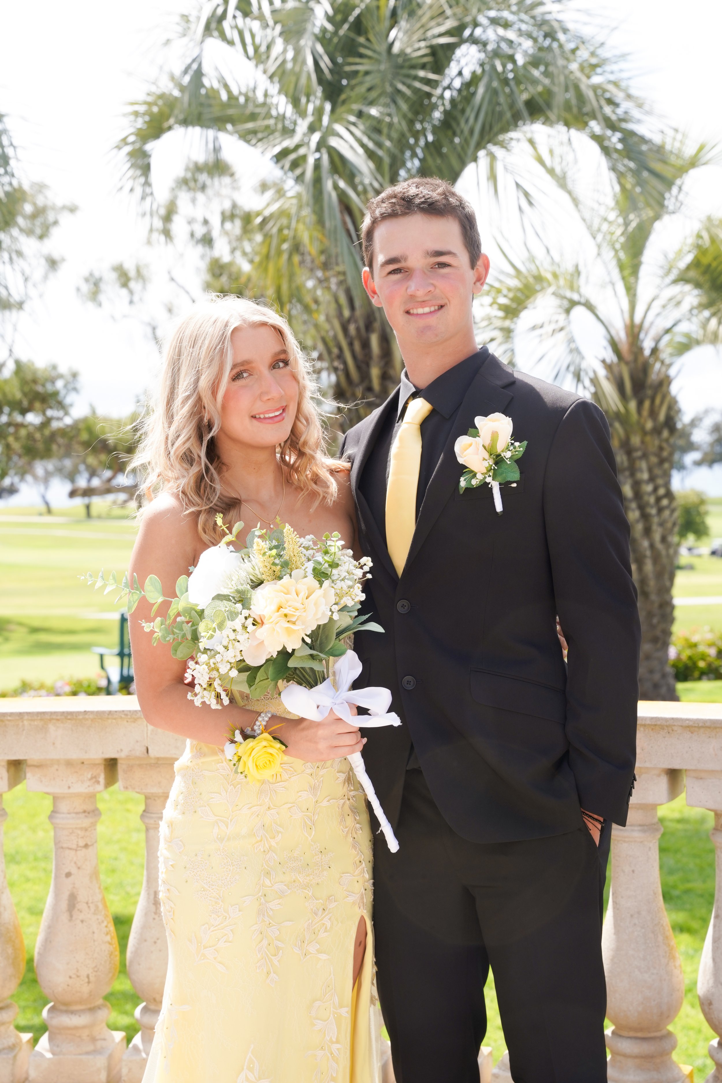 Couples prom portraits captured in beautiful La Jolla, San Diego—celebrating young love, unforgettable memories, and the start of a new chapter. This coastal prom photography session highlights the magic of milestone moments and picture-perfect views