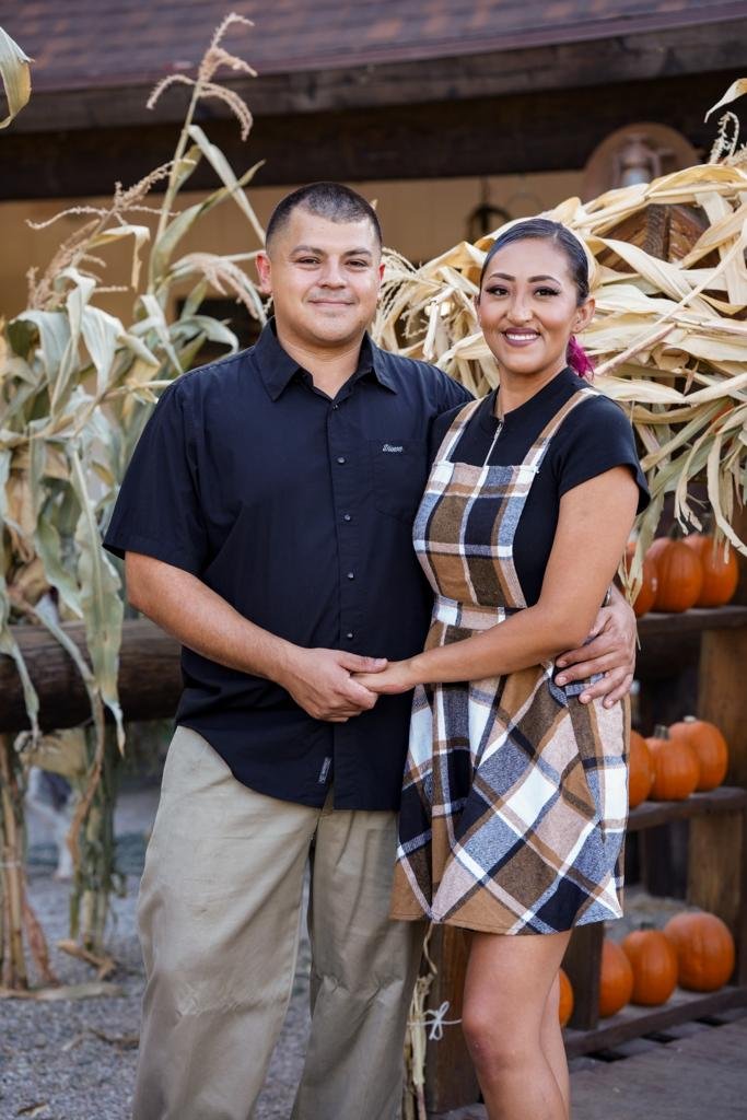 Visited the charming farms of Oak Glen, picking out pumpkins and starting new family traditions for the holidays. A perfect day for cozy, memorable family and children’s photography in Oak Glen, surrounded by fall colors and festive cheer.