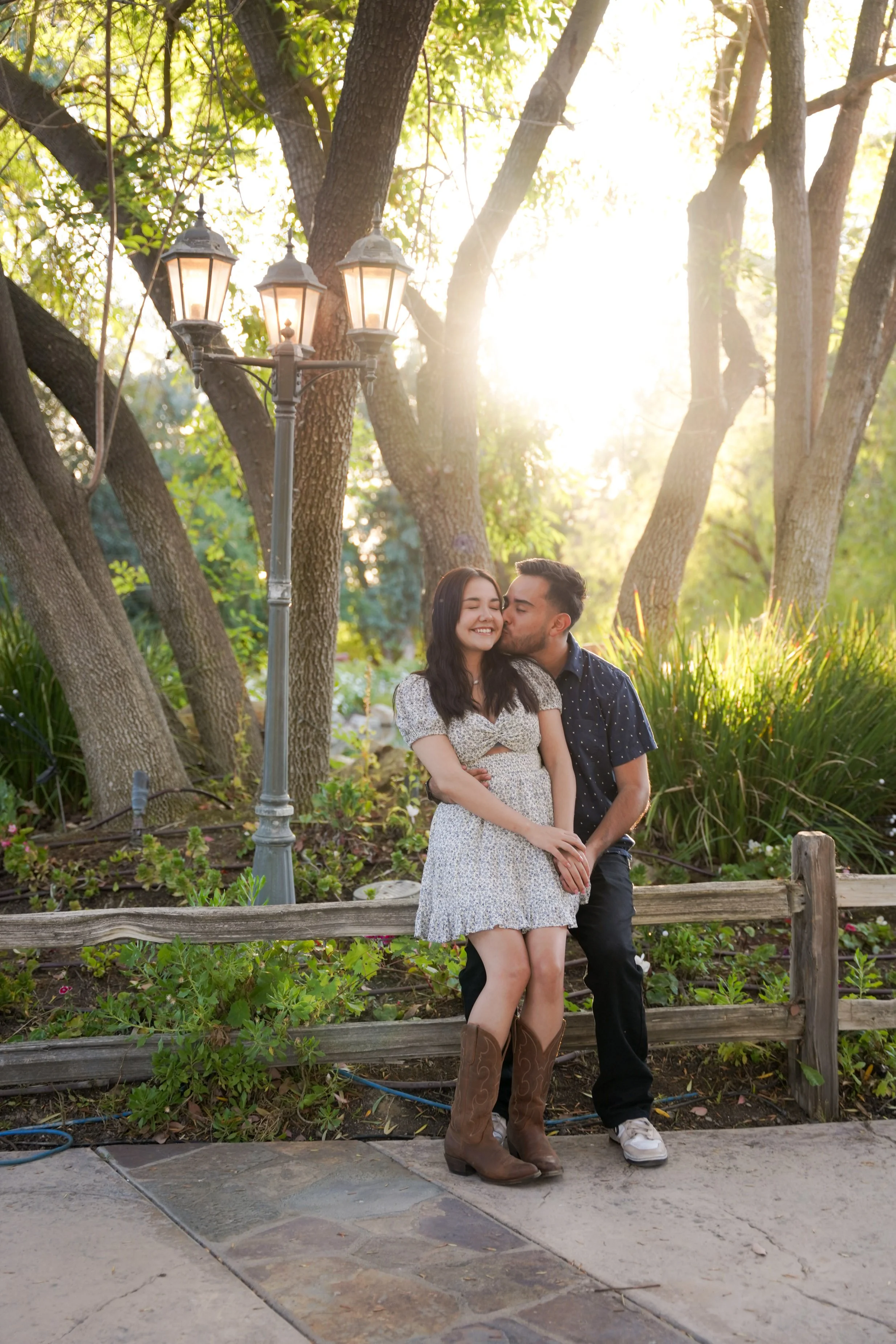Carlos & Isabella’s love story took a beautiful turn at golden hour. He told her they were part of a winery photoshoot—then dropped to one knee. Her reaction lit up the vineyard Ready to plan your own unforgettable proposal? Let’s make it happe