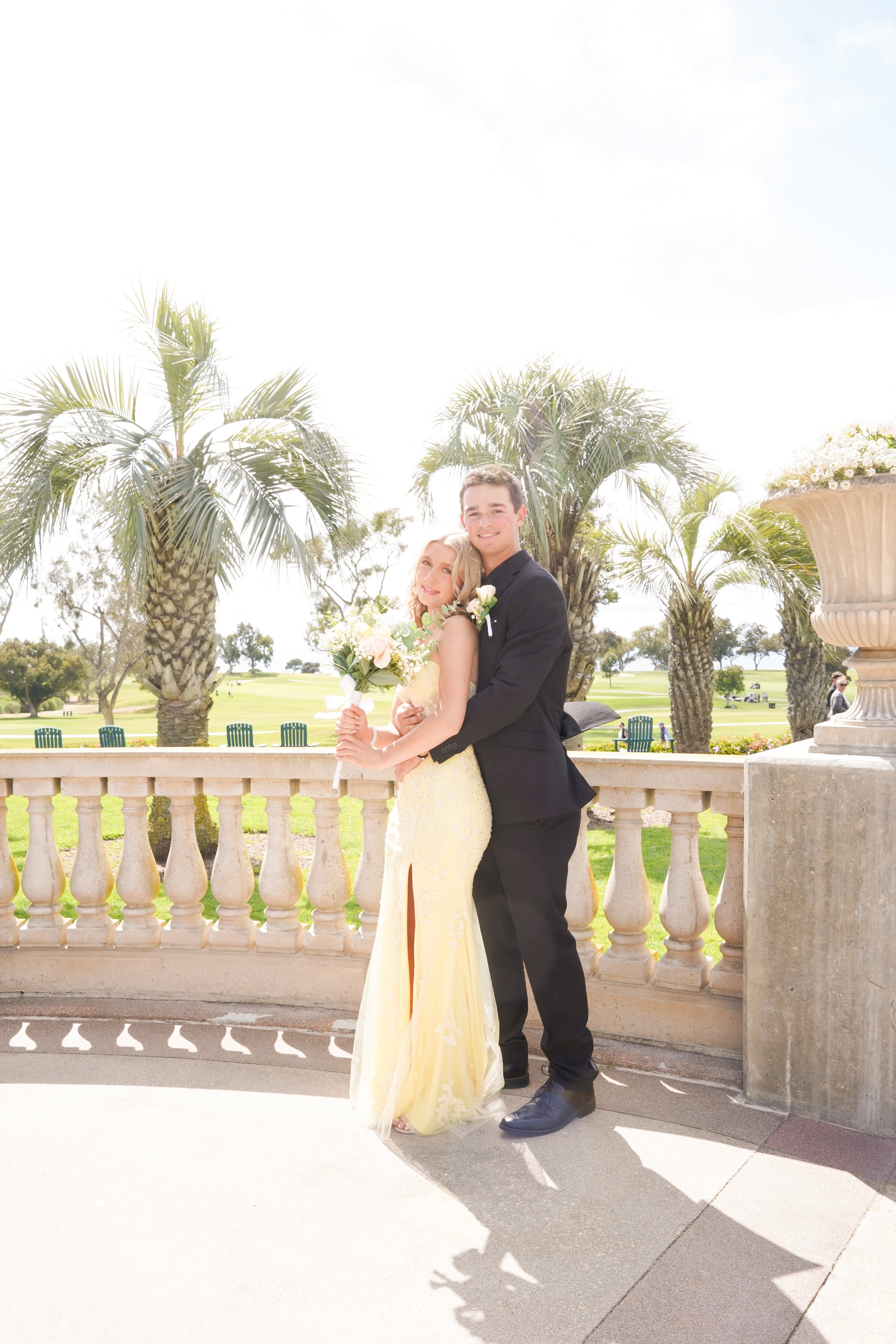 Couples prom portraits captured in beautiful La Jolla, San Diego—celebrating young love, unforgettable memories, and the start of a new chapter. This coastal prom photography session highlights the magic of milestone moments and picture-perfect views
