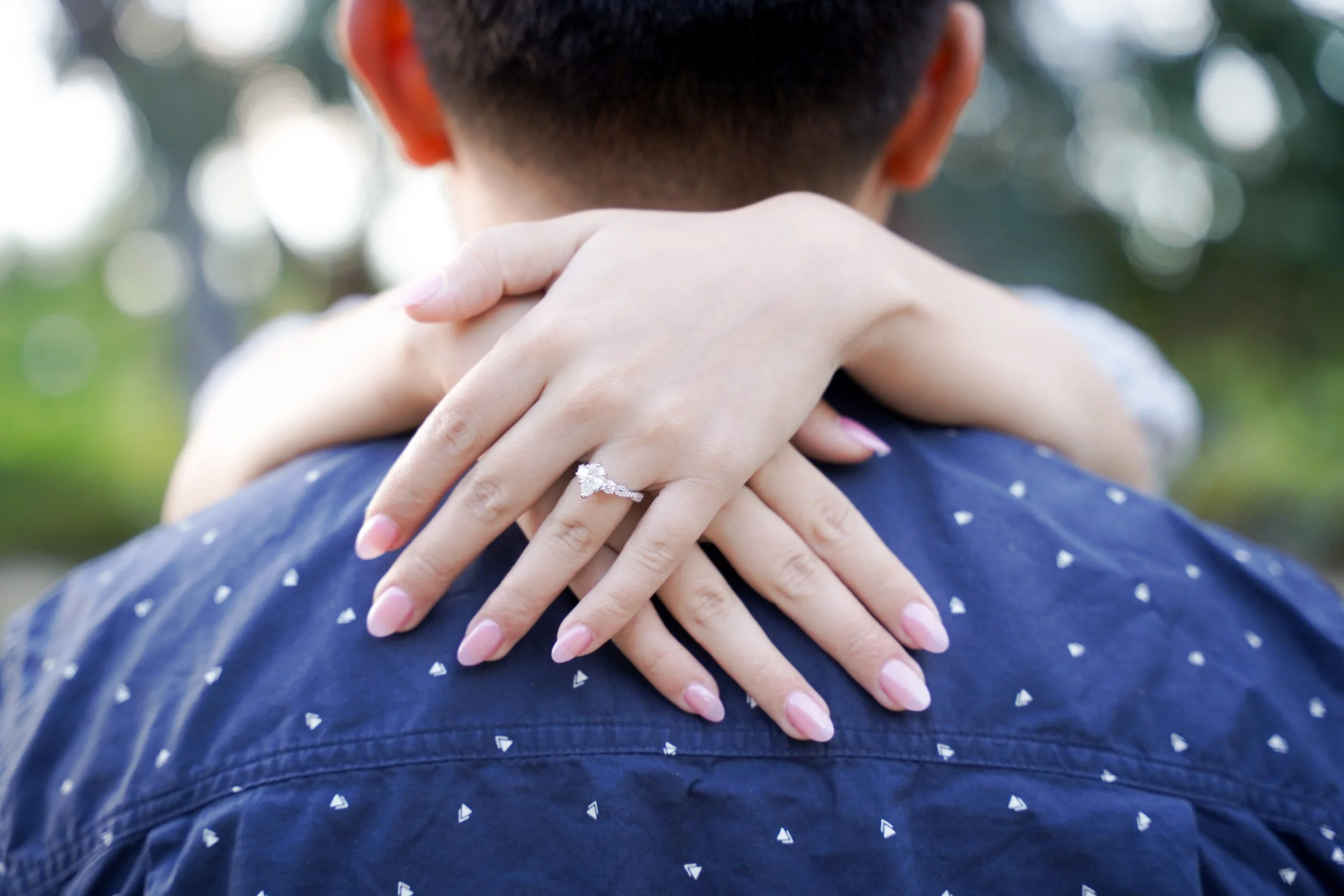 Carlos & Isabella’s love story took a beautiful turn at golden hour. He told her they were part of a winery photoshoot—then dropped to one knee. Her reaction lit up the vineyard Ready to plan your own unforgettable proposal? Let’s make it happe